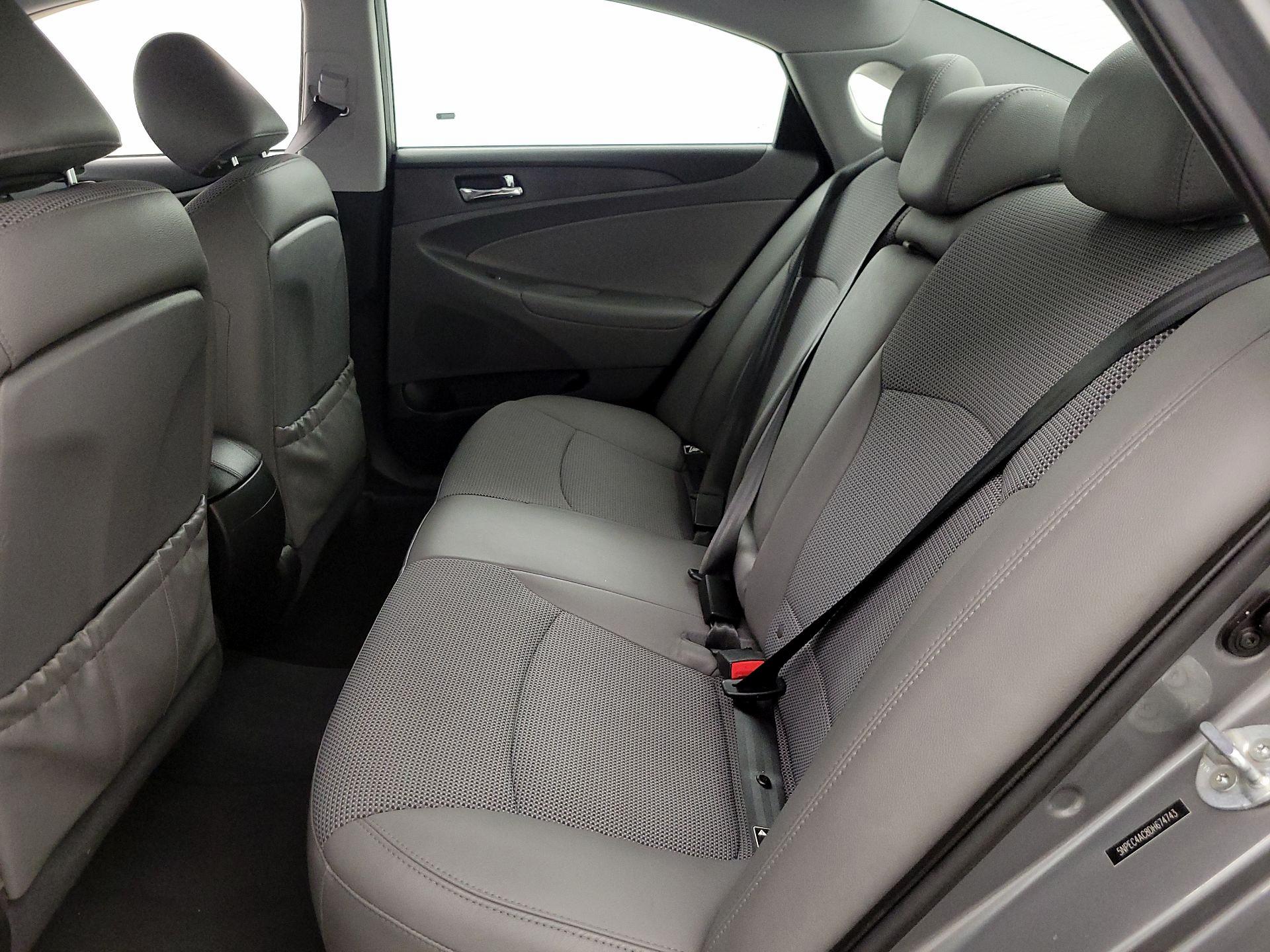 Thumbnail: 2013 Hyundai Sonata - 18