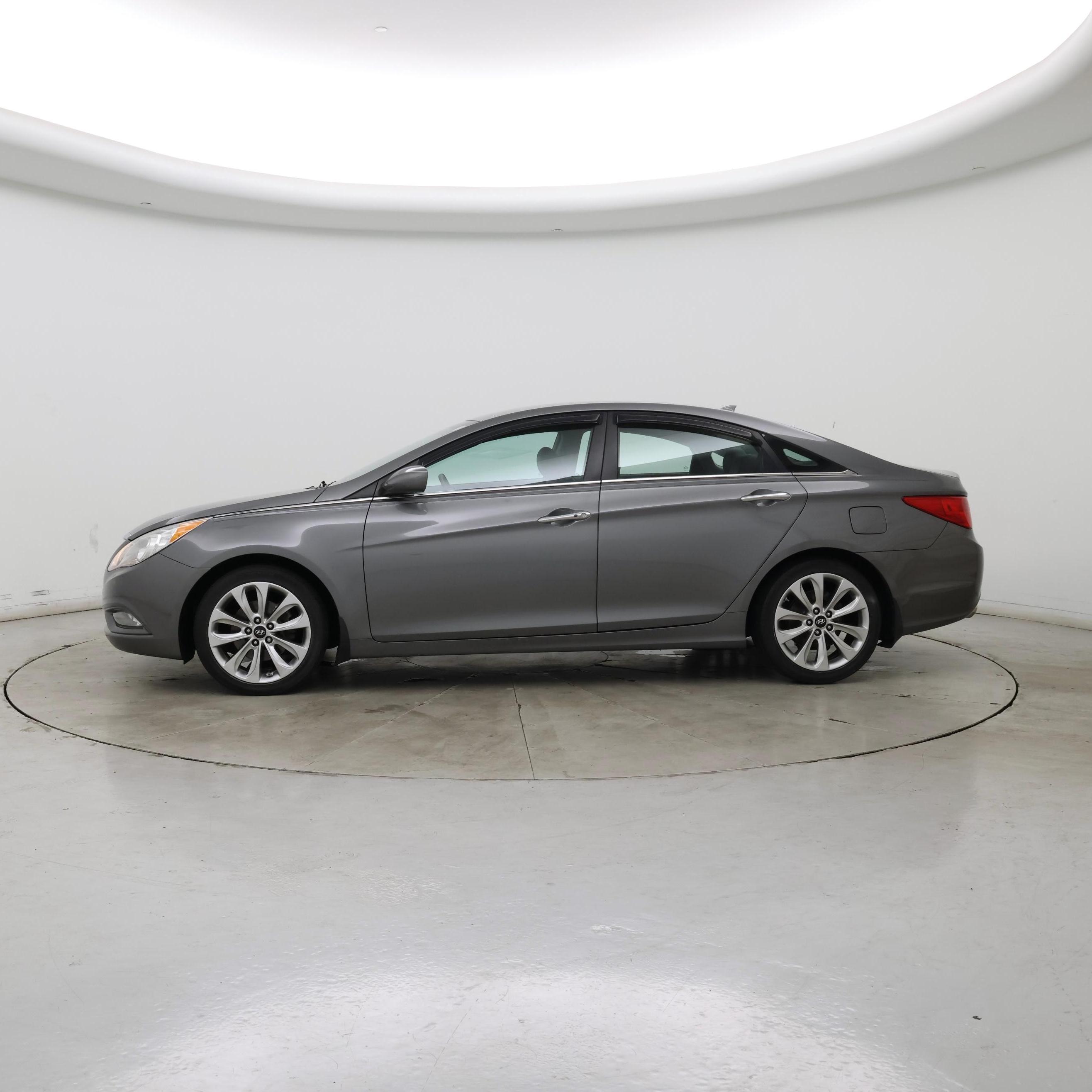 Thumbnail: 2013 Hyundai Sonata - 3