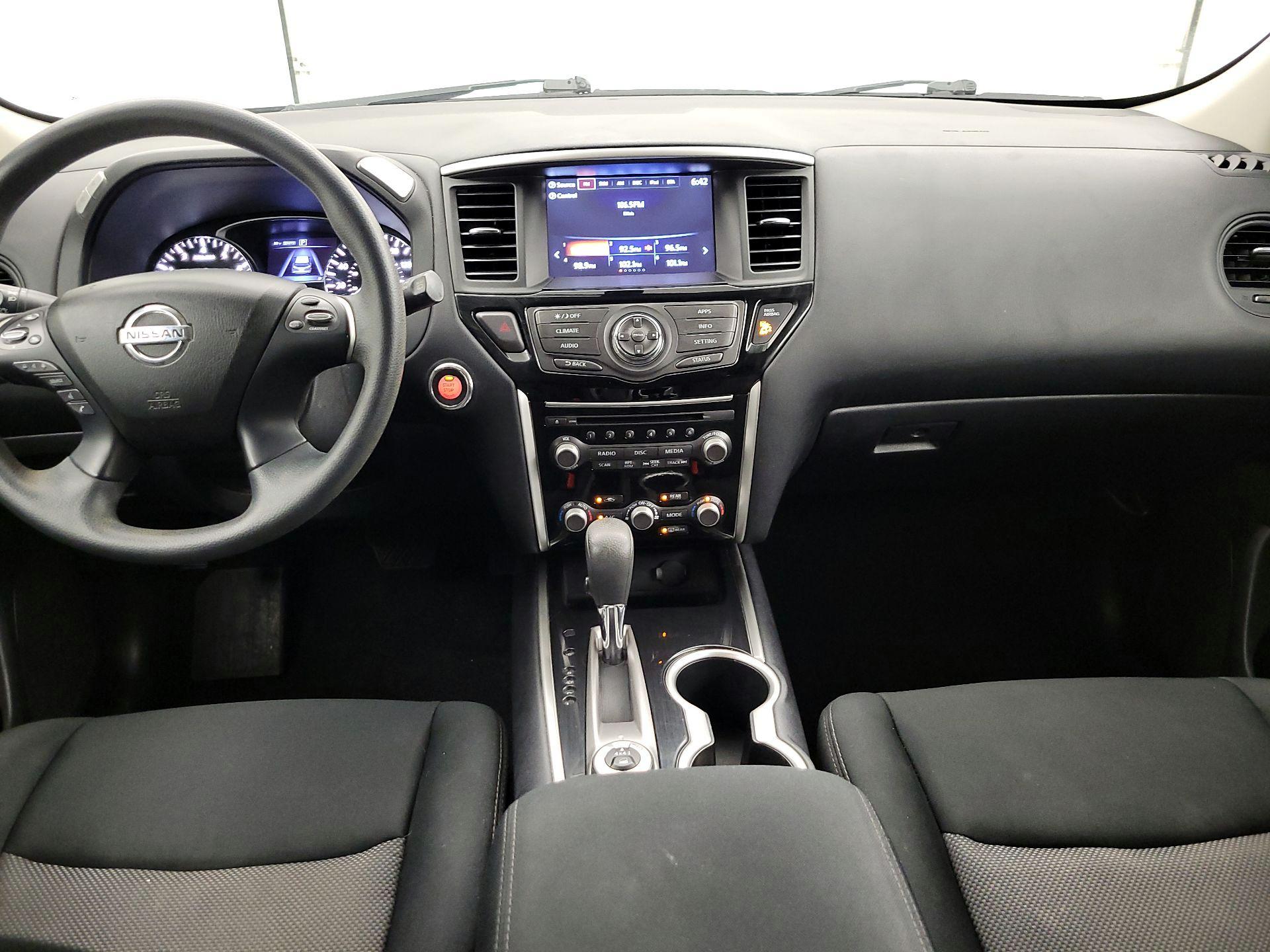 Thumbnail: 2017 Nissan Pathfinder - 9