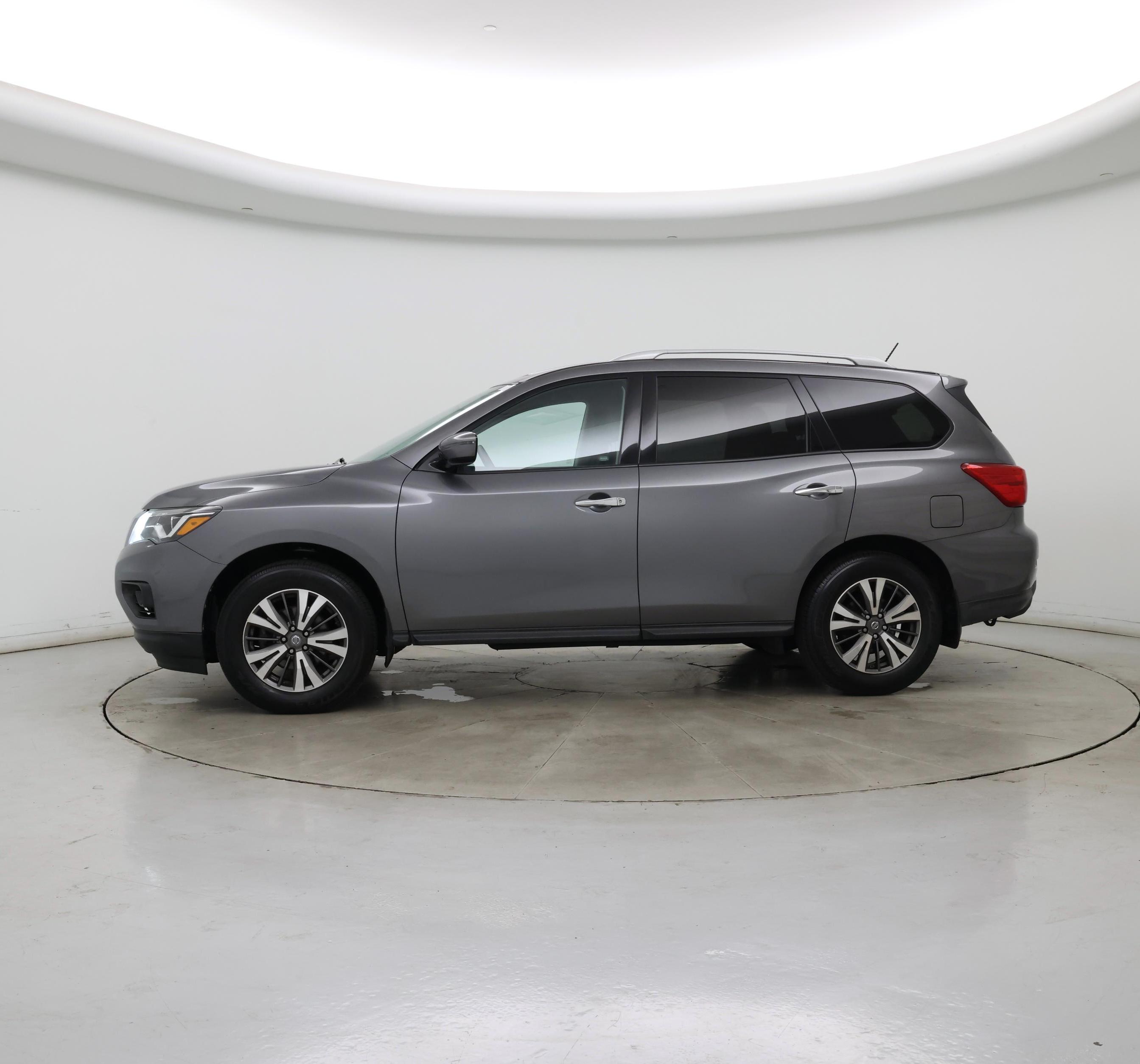 Thumbnail: 2017 Nissan Pathfinder - 3