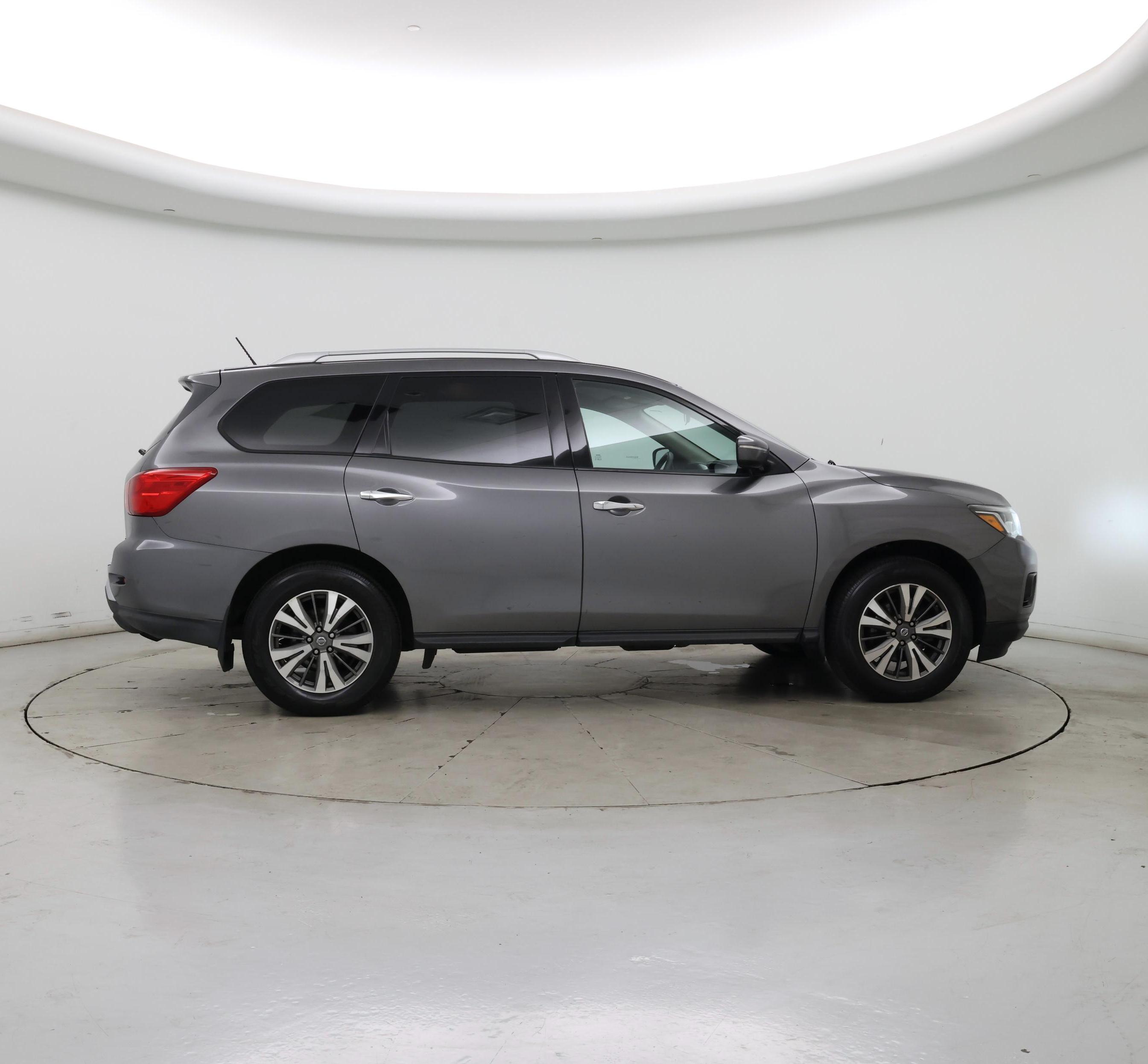 Thumbnail: 2017 Nissan Pathfinder - 7