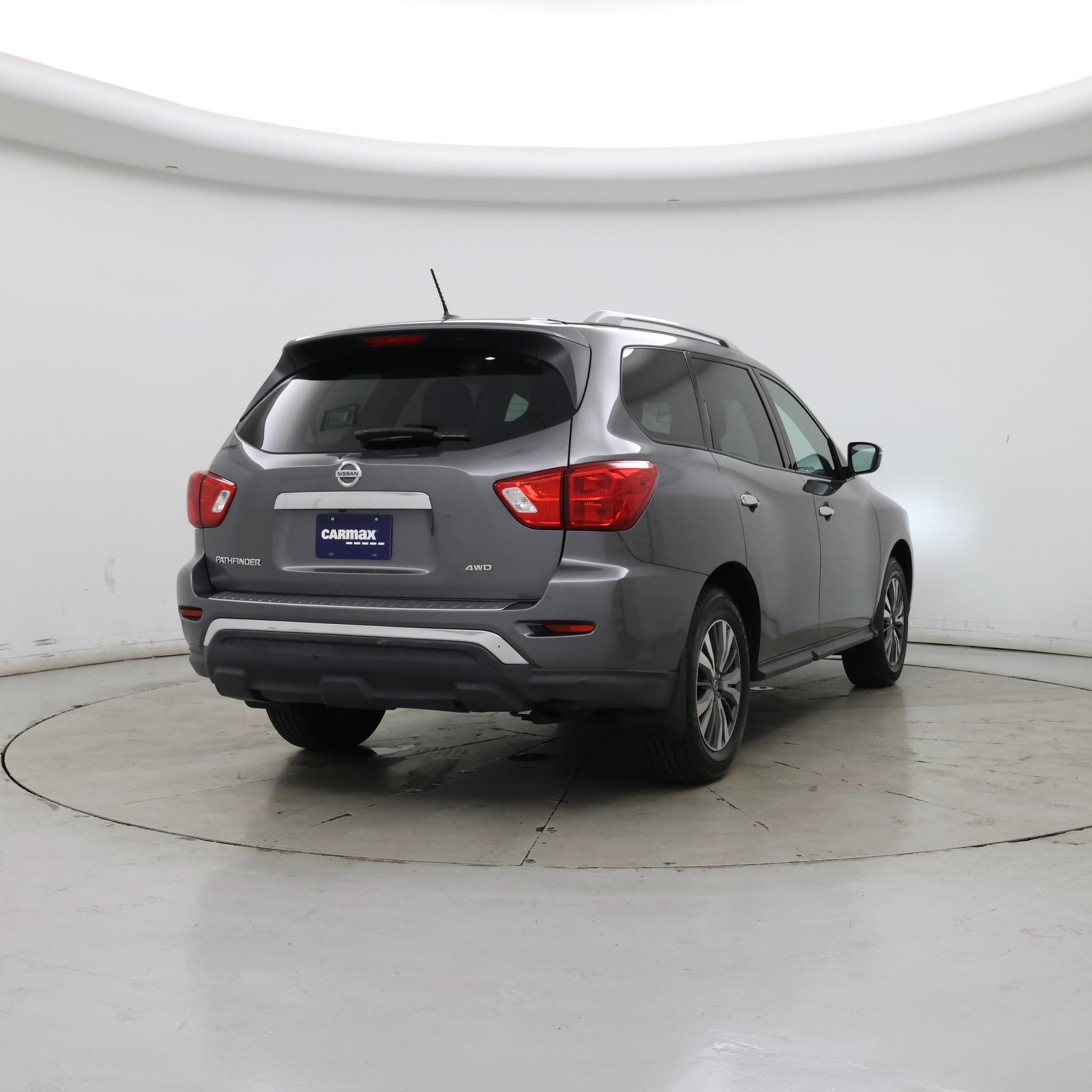 Thumbnail: 2017 Nissan Pathfinder - 8