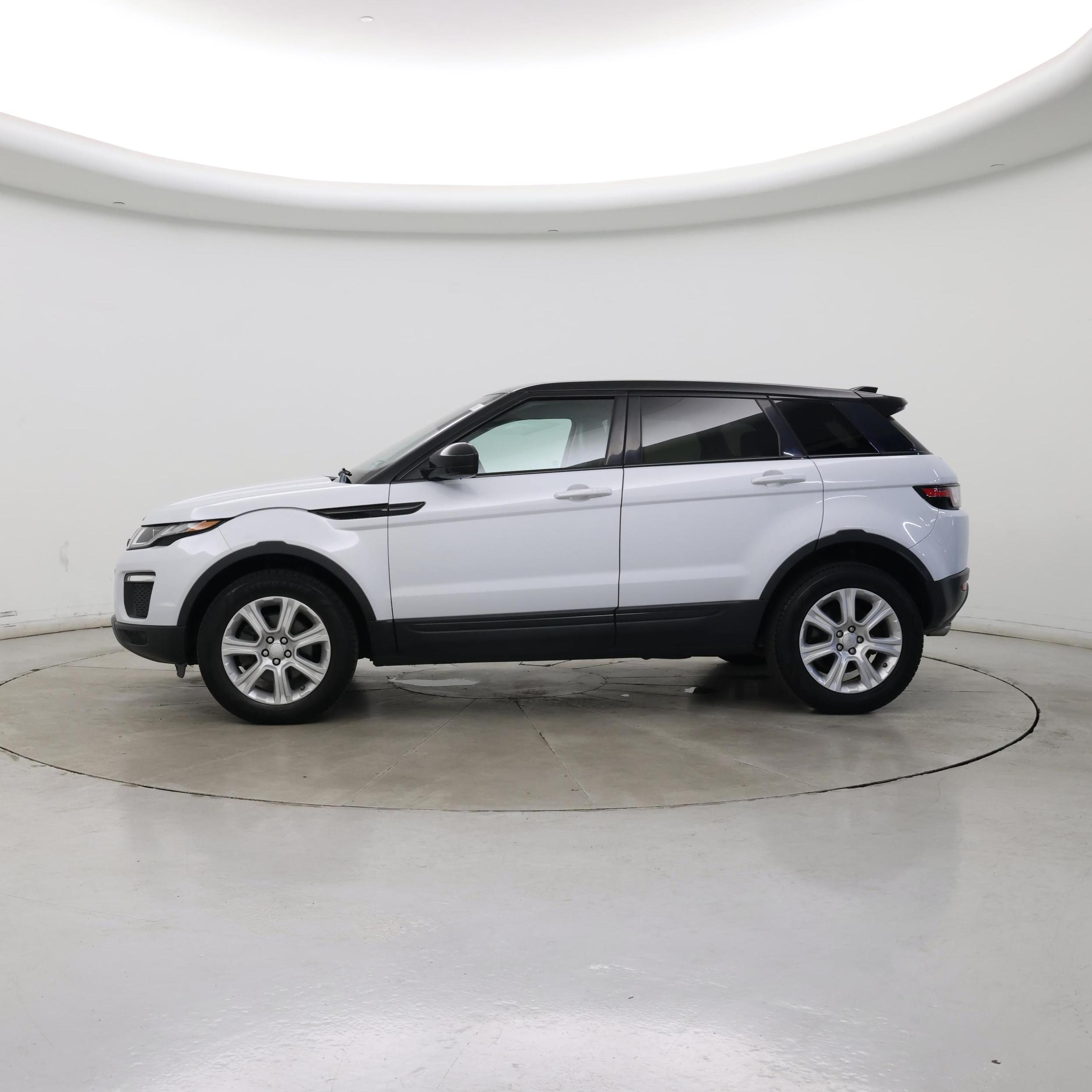 Thumbnail: 2018 Land Rover Range Rover Evoque - 3