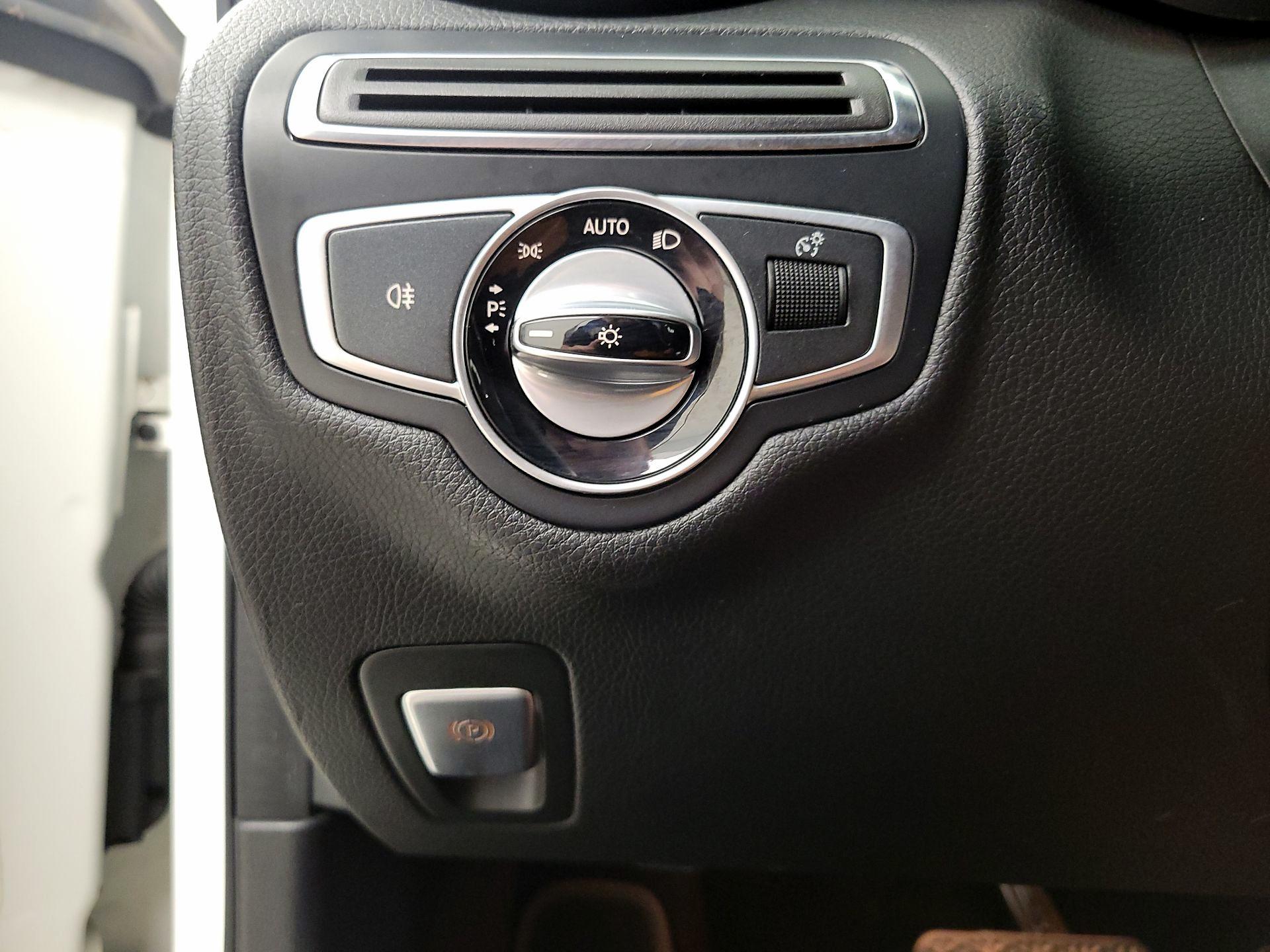 Thumbnail: 2016 Mercedes-Benz C-Class - 13