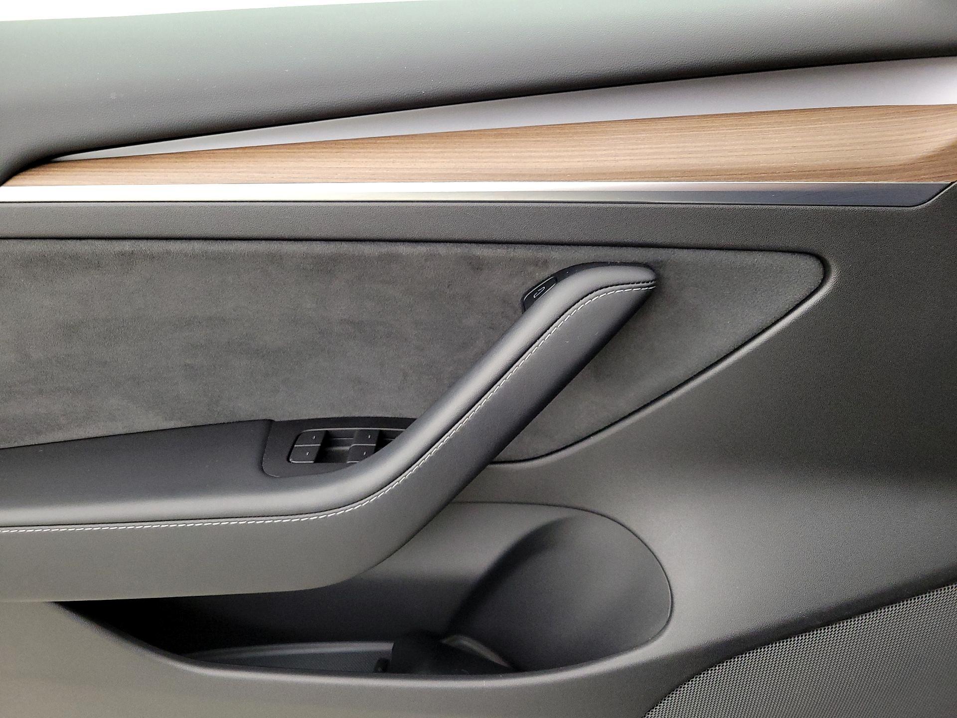 Thumbnail: 2021 Tesla Model 3 - 12