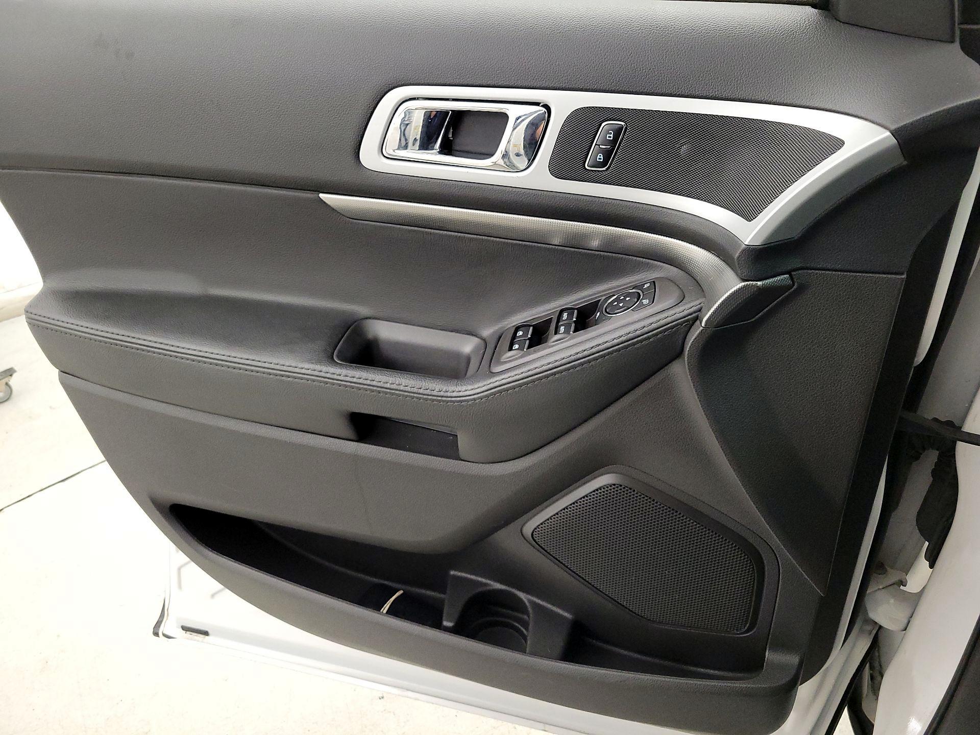 Thumbnail: 2015 Ford Explorer - 12