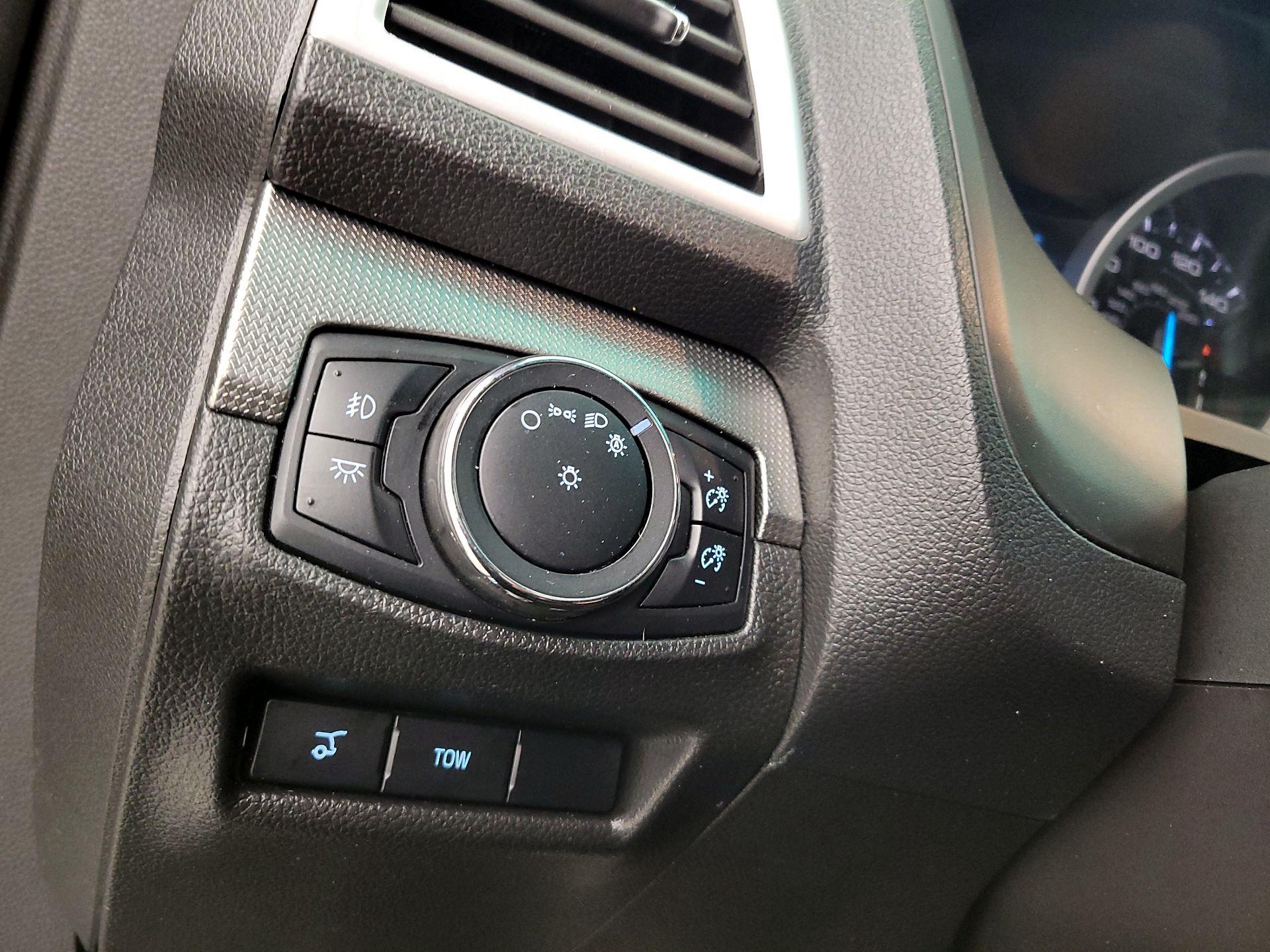 Thumbnail: 2015 Ford Explorer - 13