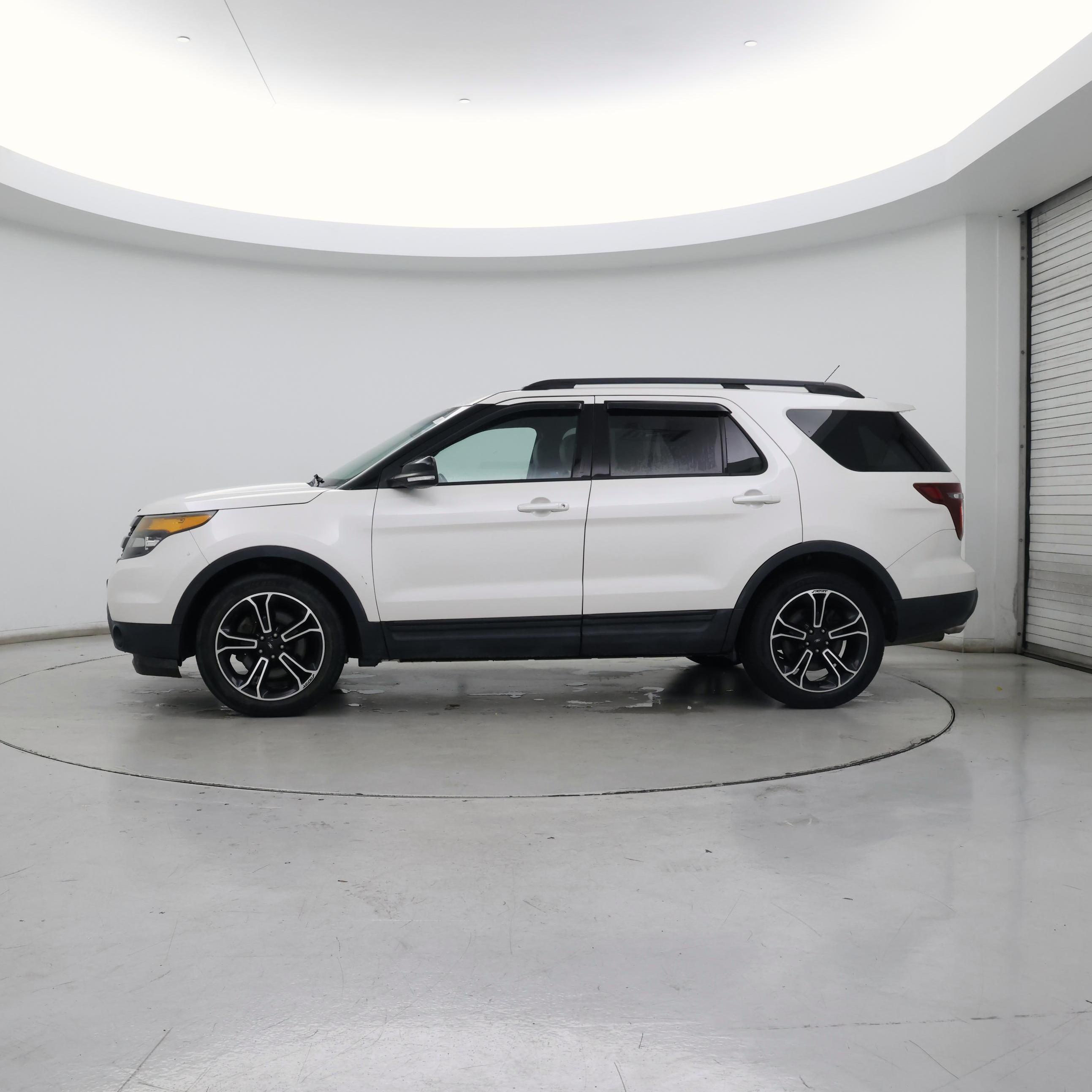 Thumbnail: 2015 Ford Explorer - 3