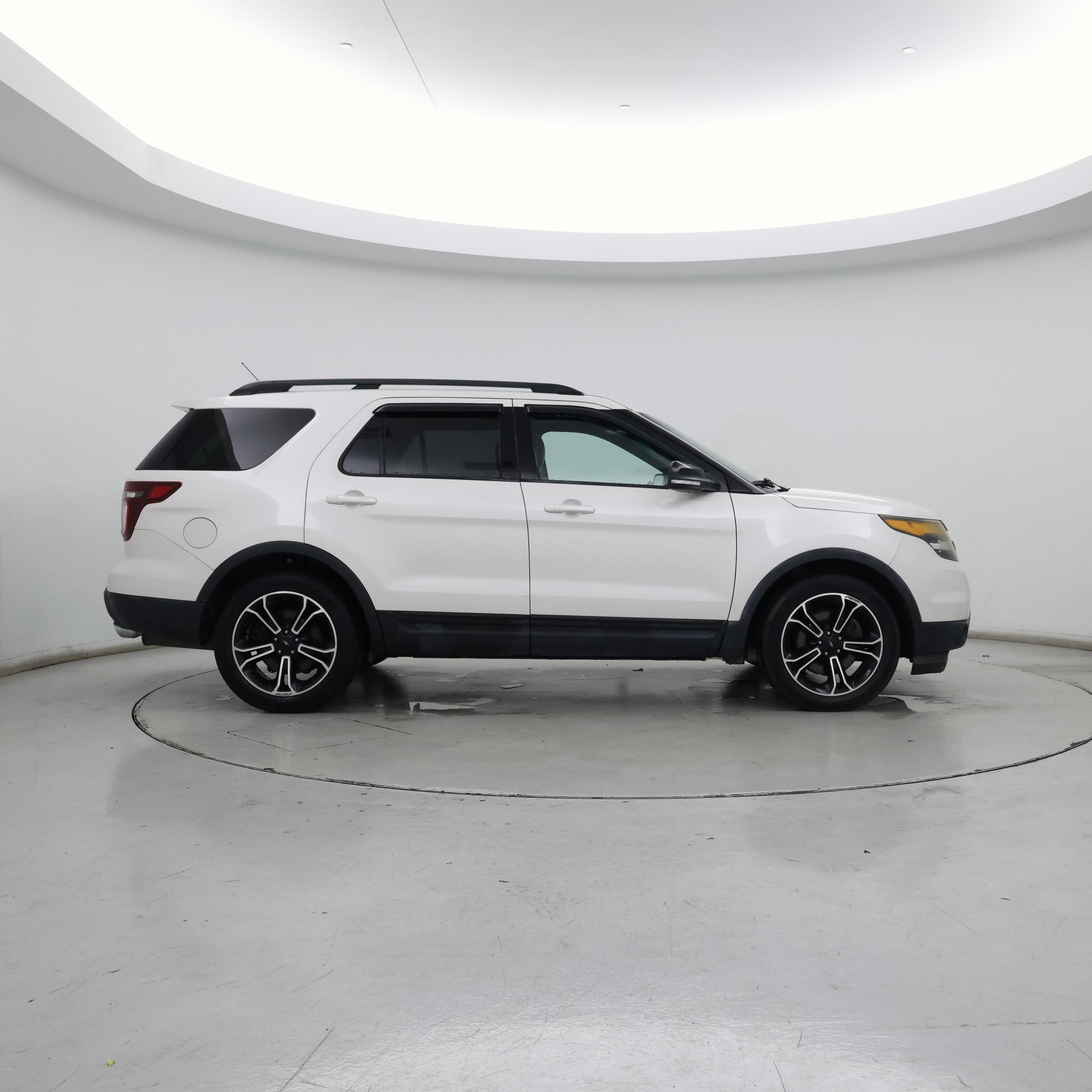 Thumbnail: 2015 Ford Explorer - 7