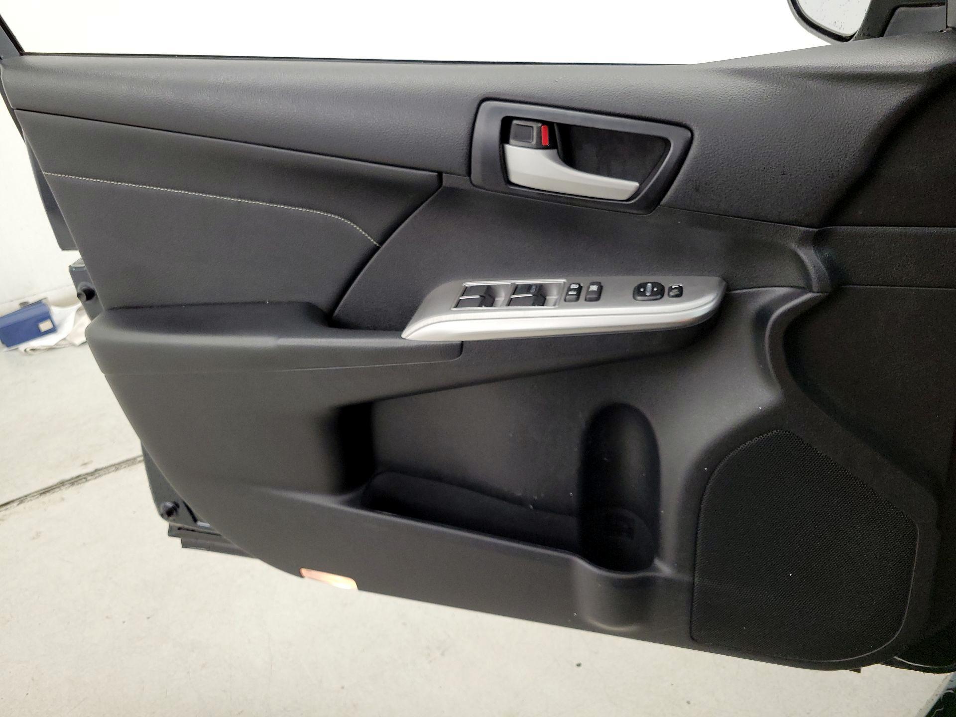 Thumbnail: 2014 Toyota Camry - 12