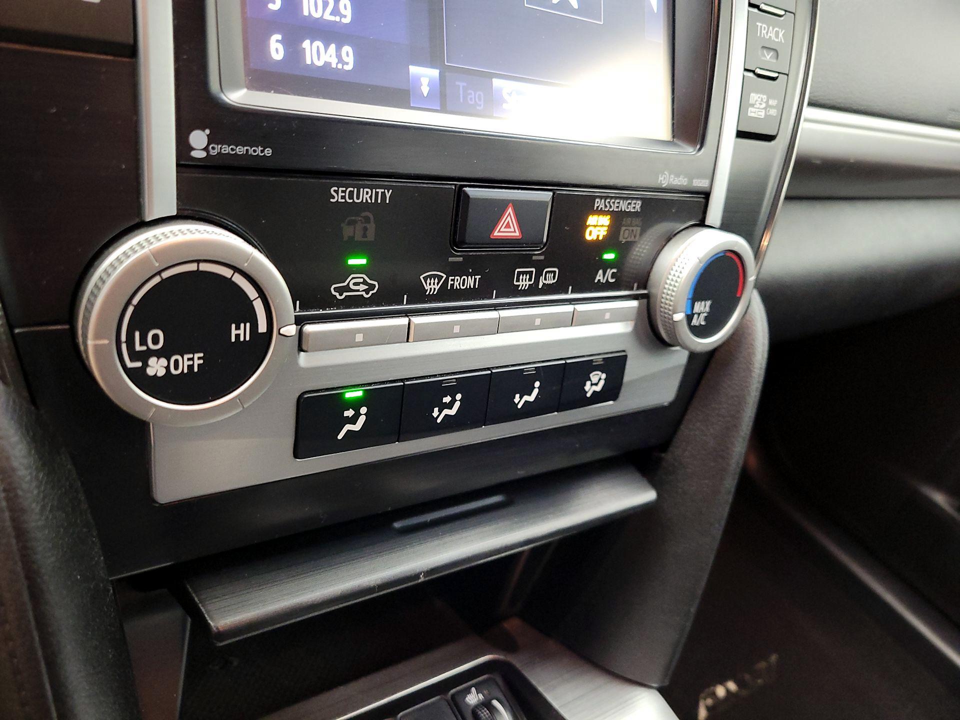 Thumbnail: 2014 Toyota Camry - 16