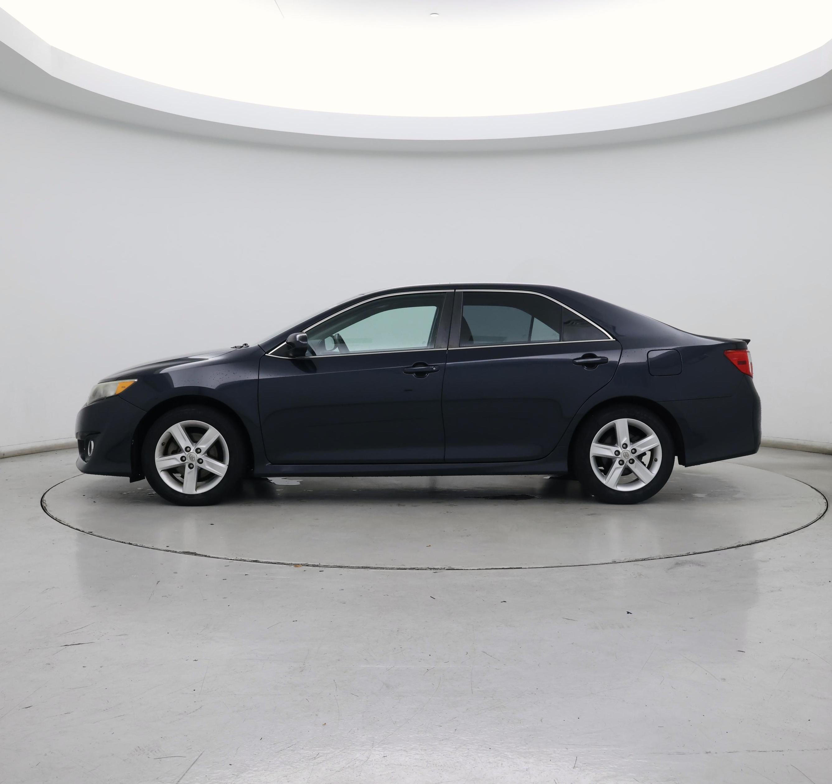 Thumbnail: 2014 Toyota Camry - 3