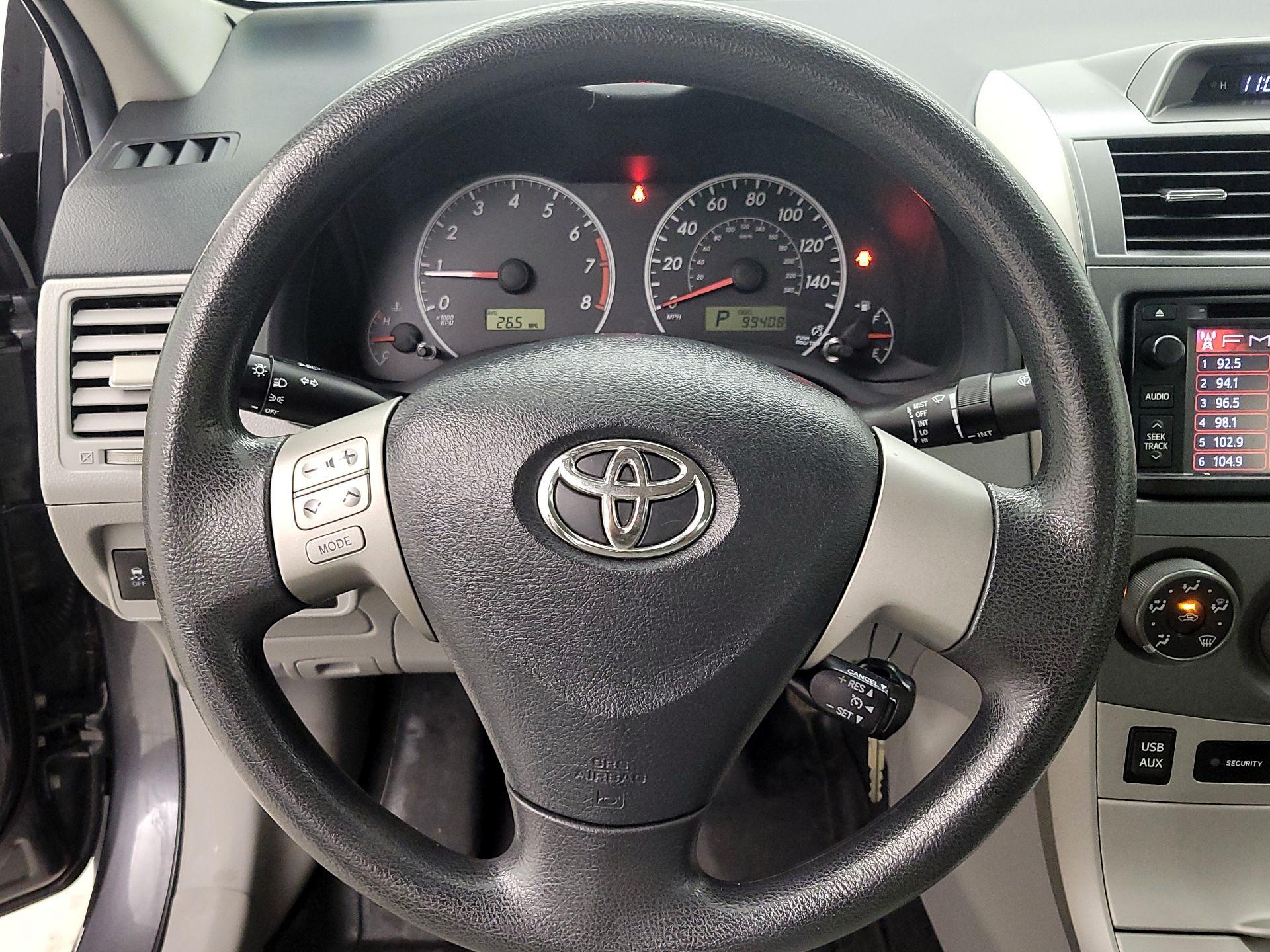 Thumbnail: 2013 Toyota Corolla - 10