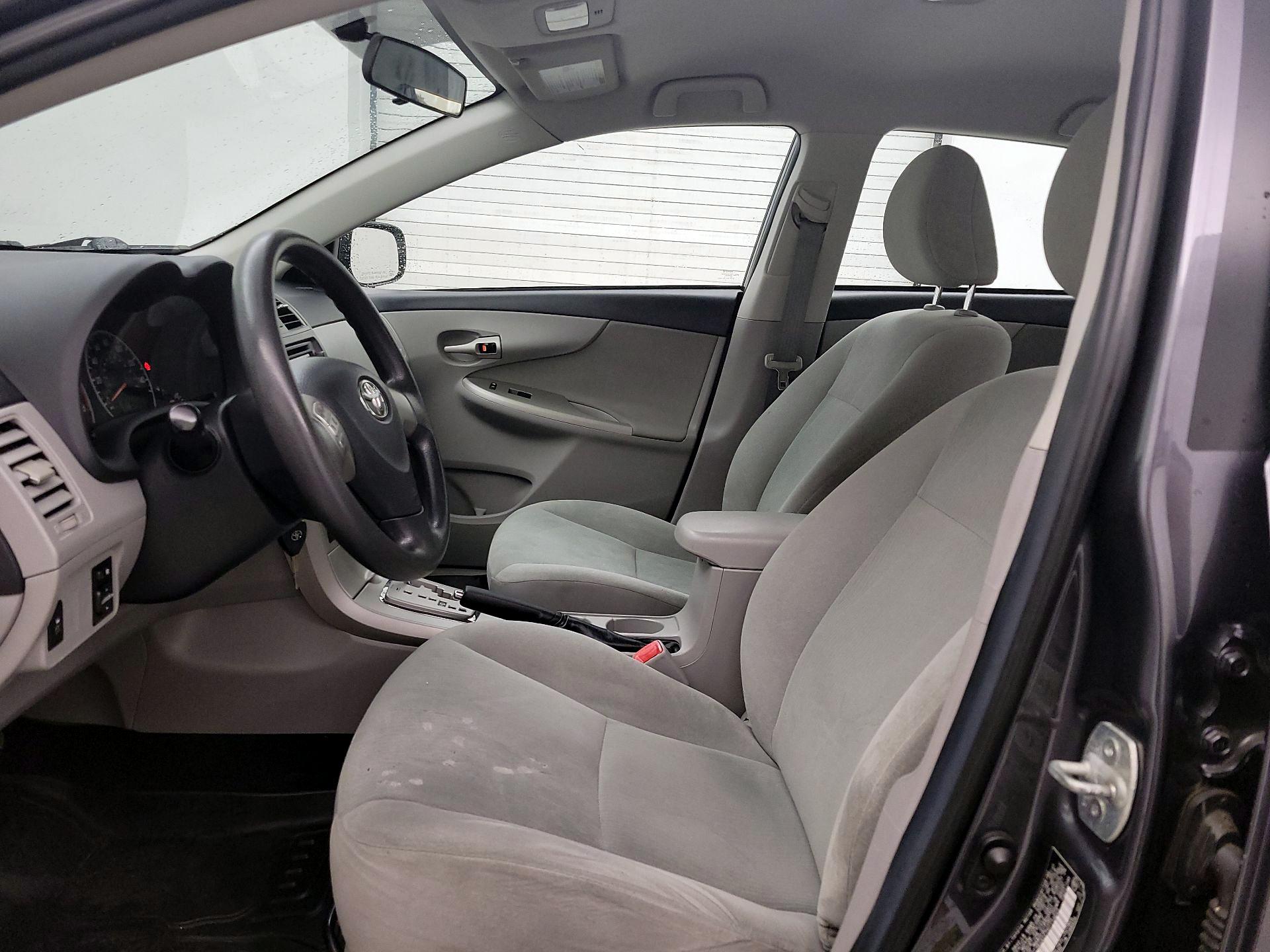 Thumbnail: 2013 Toyota Corolla - 11