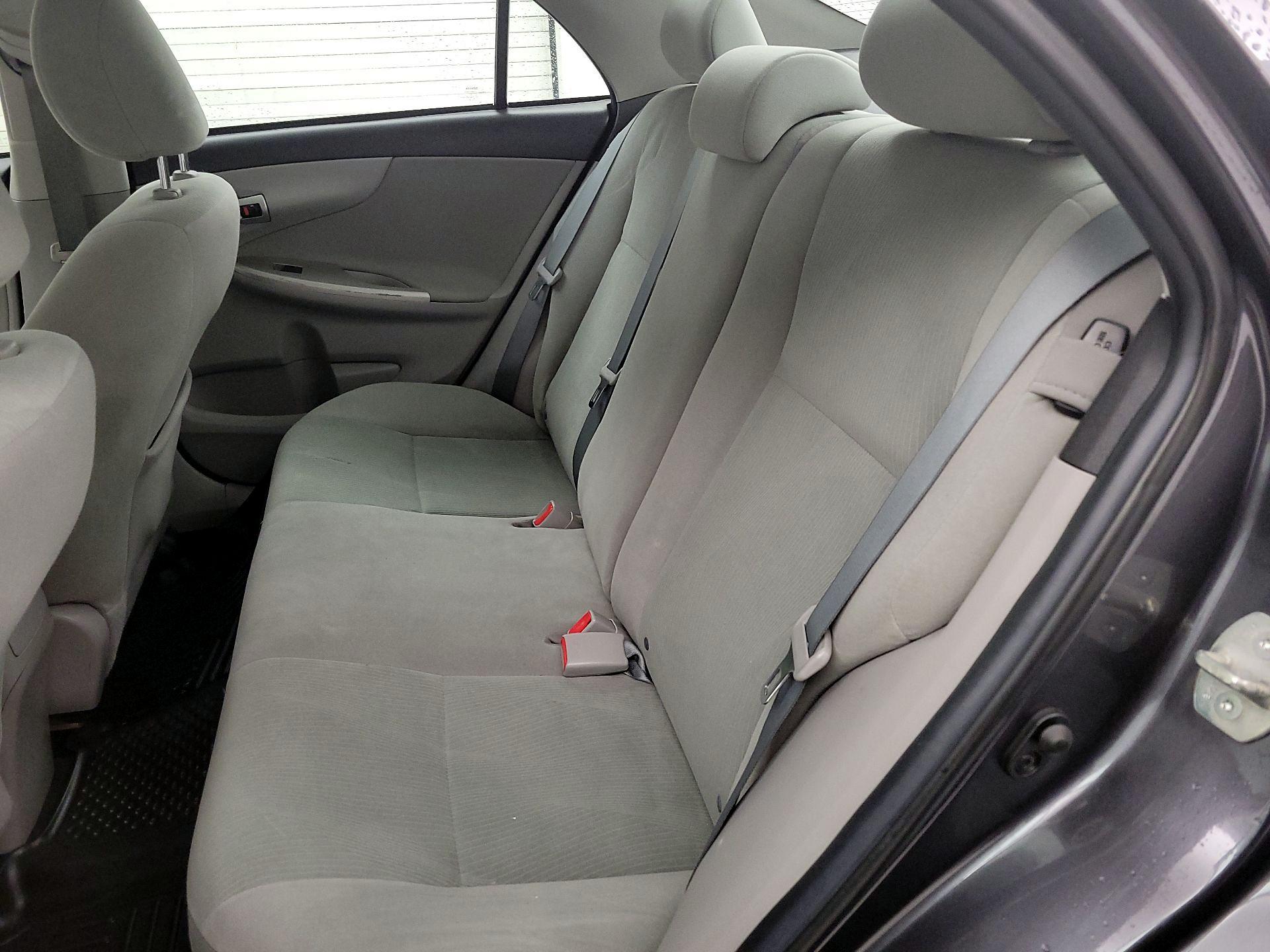 Thumbnail: 2013 Toyota Corolla - 18