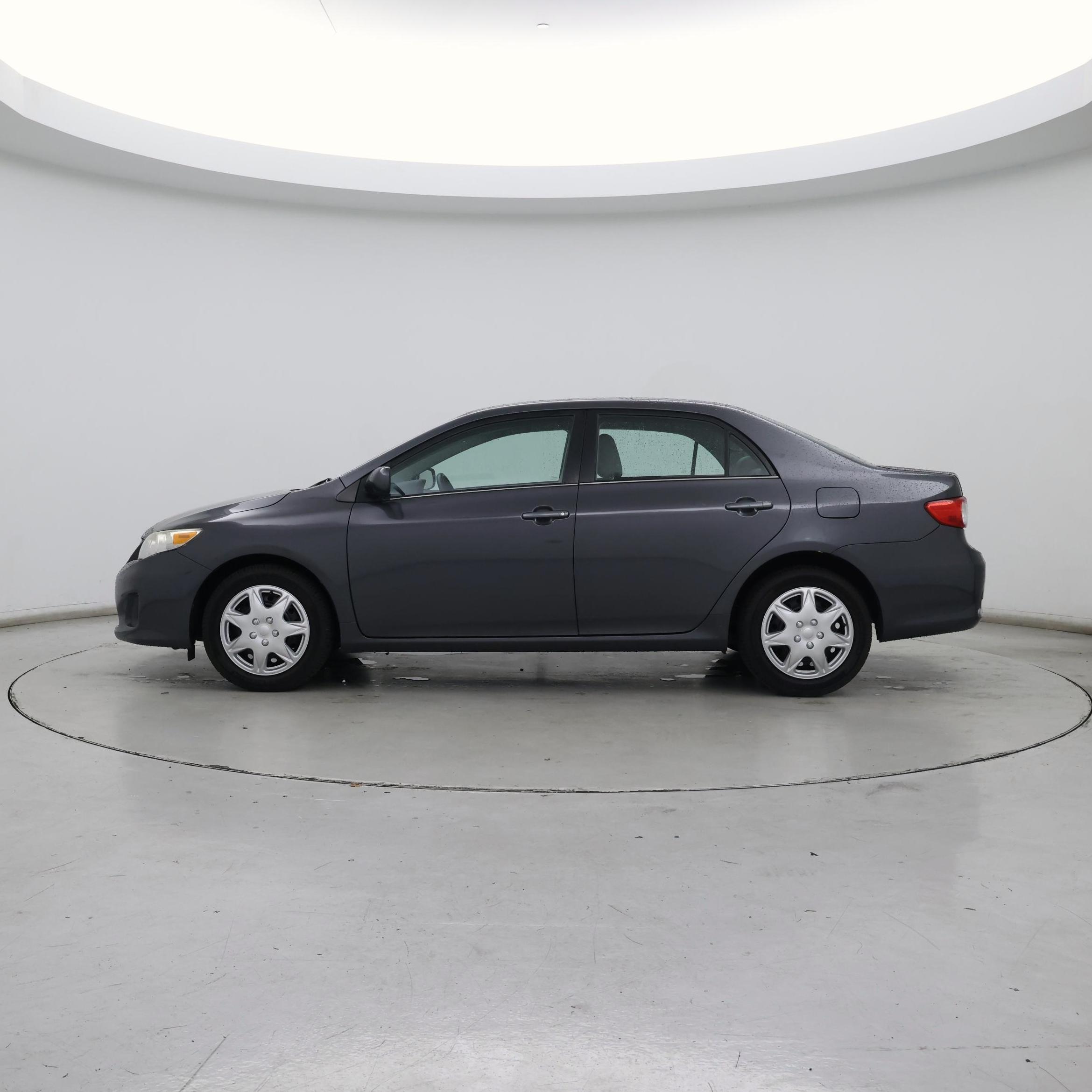 Thumbnail: 2013 Toyota Corolla - 3