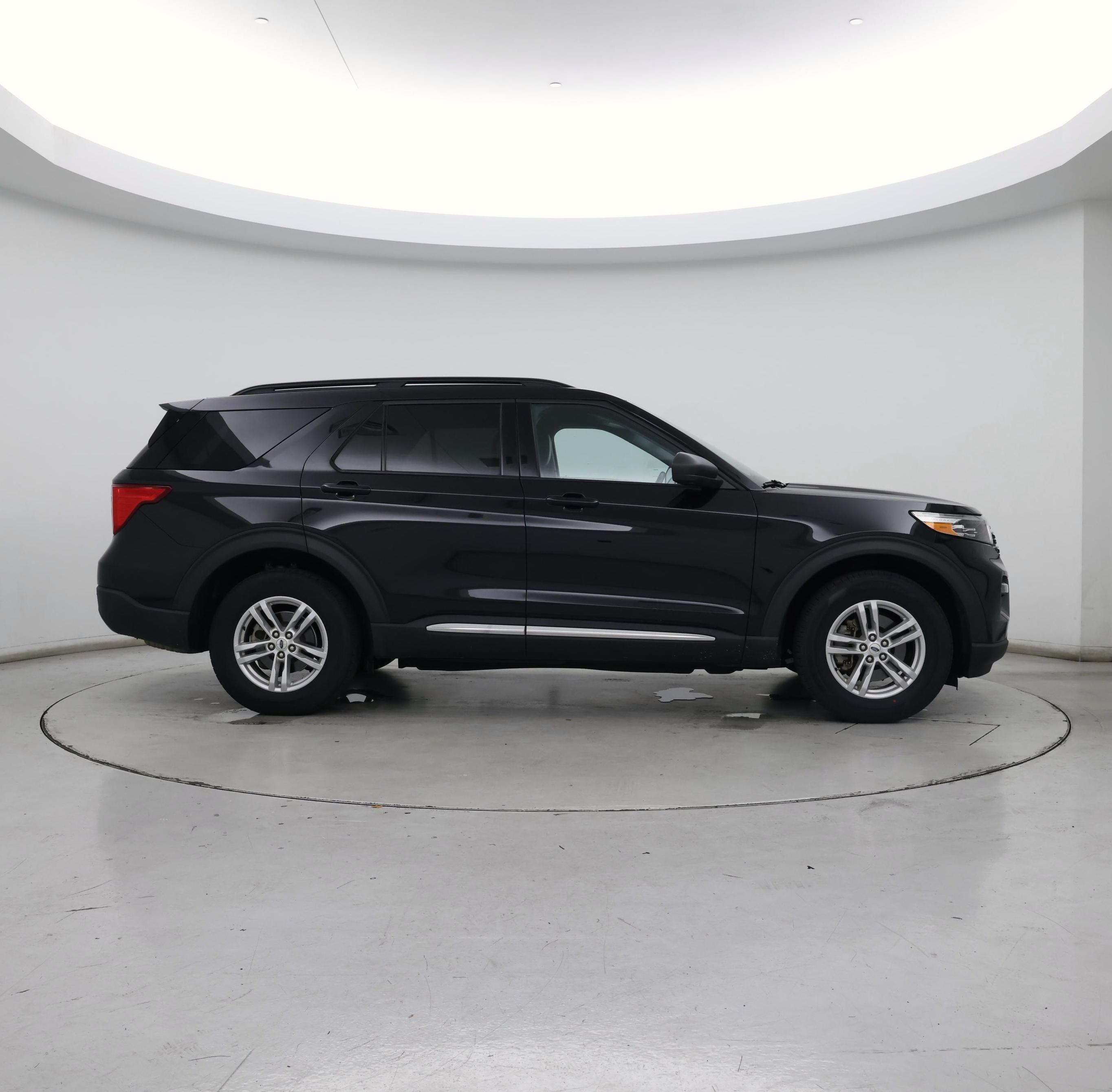 Thumbnail: 2022 Ford Explorer - 7