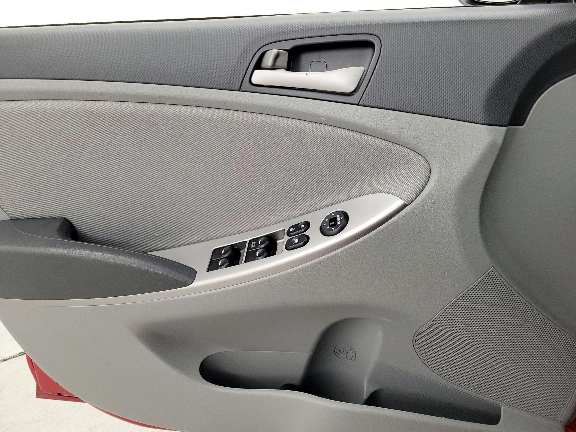 Thumbnail: 2015 Hyundai Accent - 12
