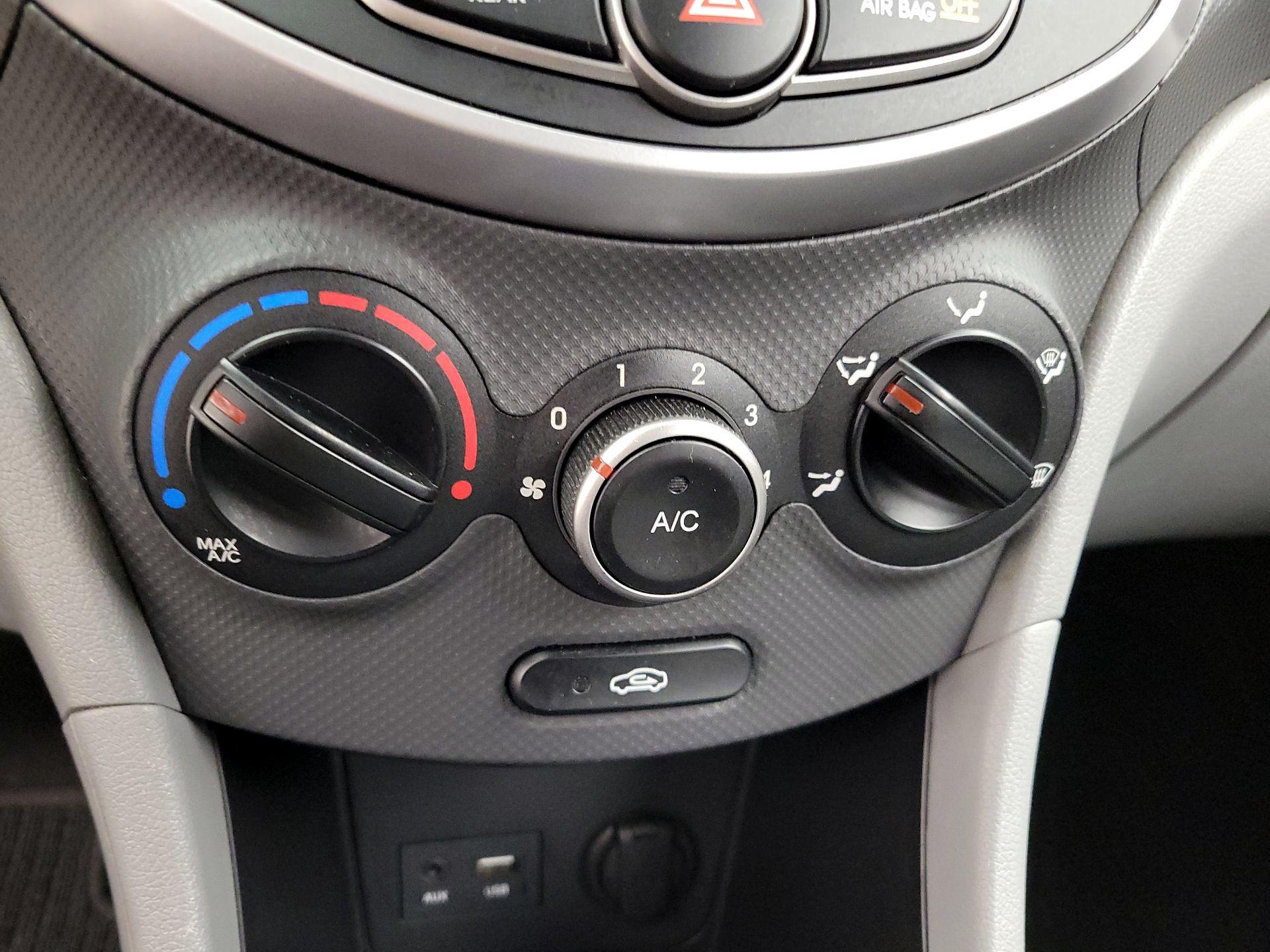 Thumbnail: 2015 Hyundai Accent - 15