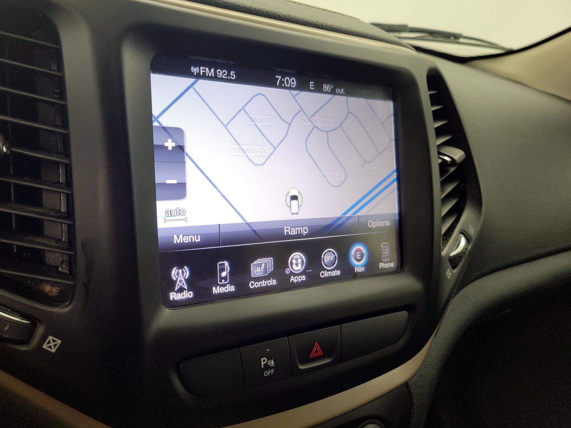 Thumbnail: 2016 Jeep Cherokee - 14
