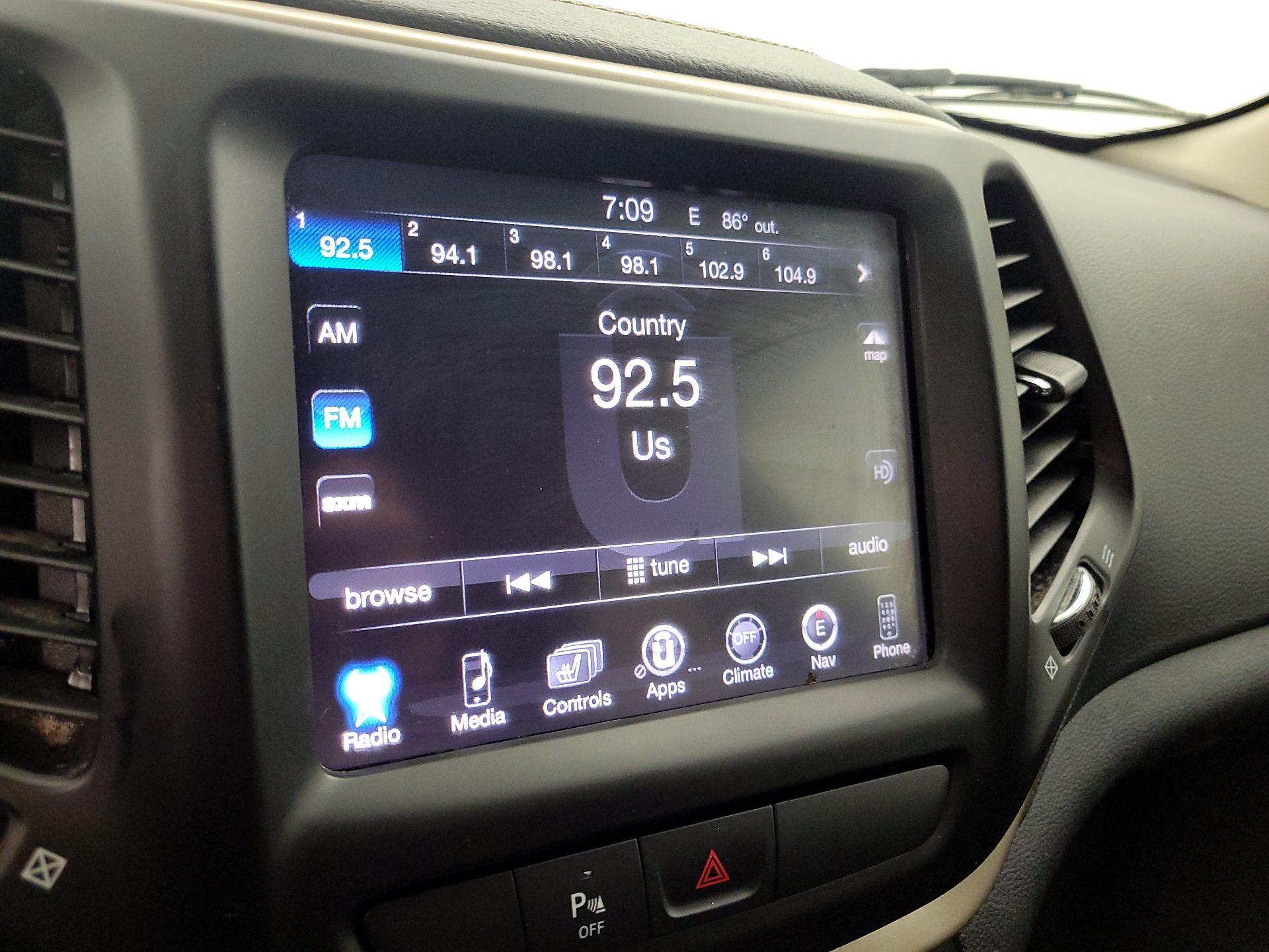 Thumbnail: 2016 Jeep Cherokee - 16