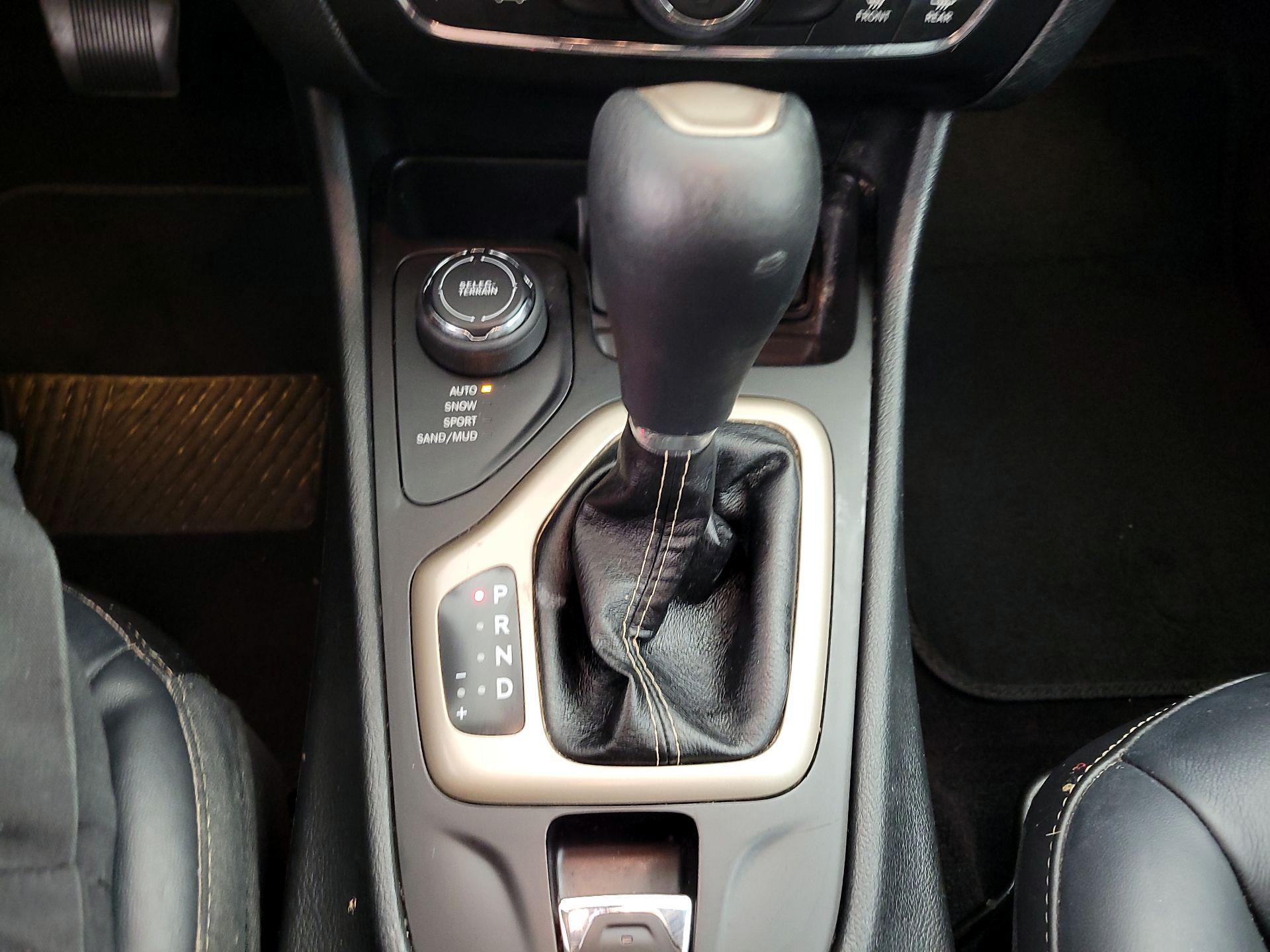 Thumbnail: 2016 Jeep Cherokee - 18