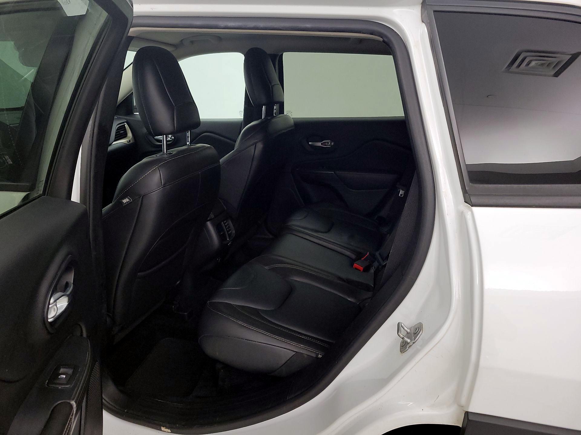 Thumbnail: 2016 Jeep Cherokee - 20