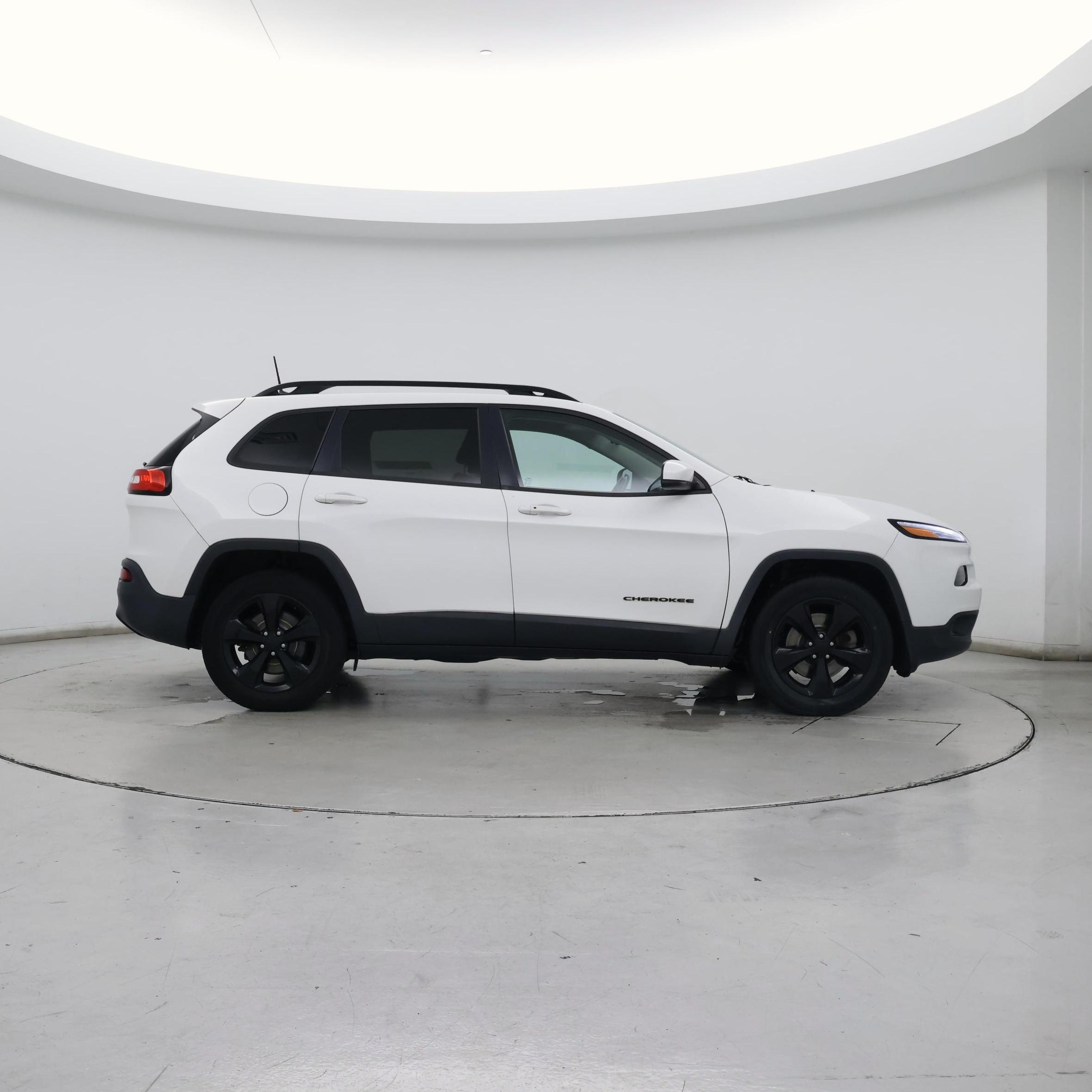 Thumbnail: 2016 Jeep Cherokee - 7