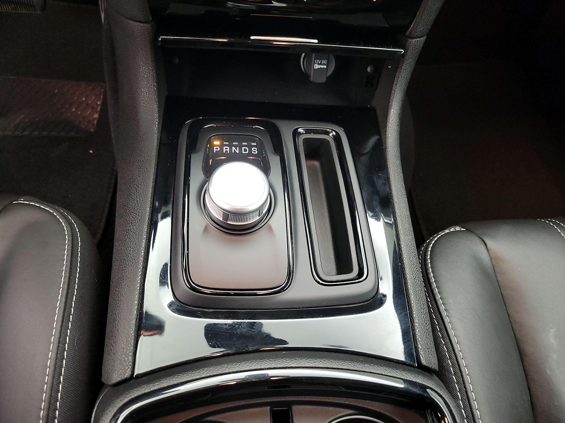 Thumbnail: 2019 Chrysler 300 - 17