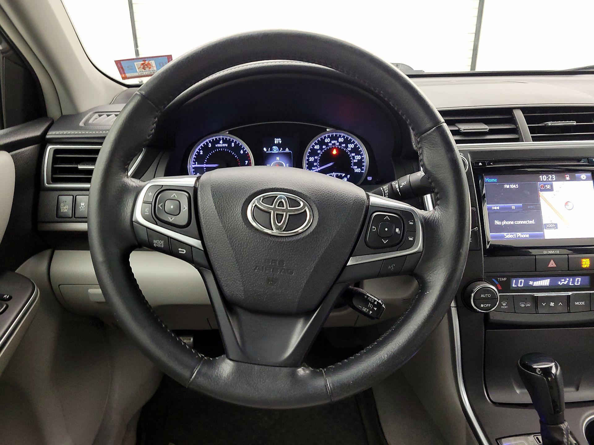 Thumbnail: 2016 Toyota Camry - 10