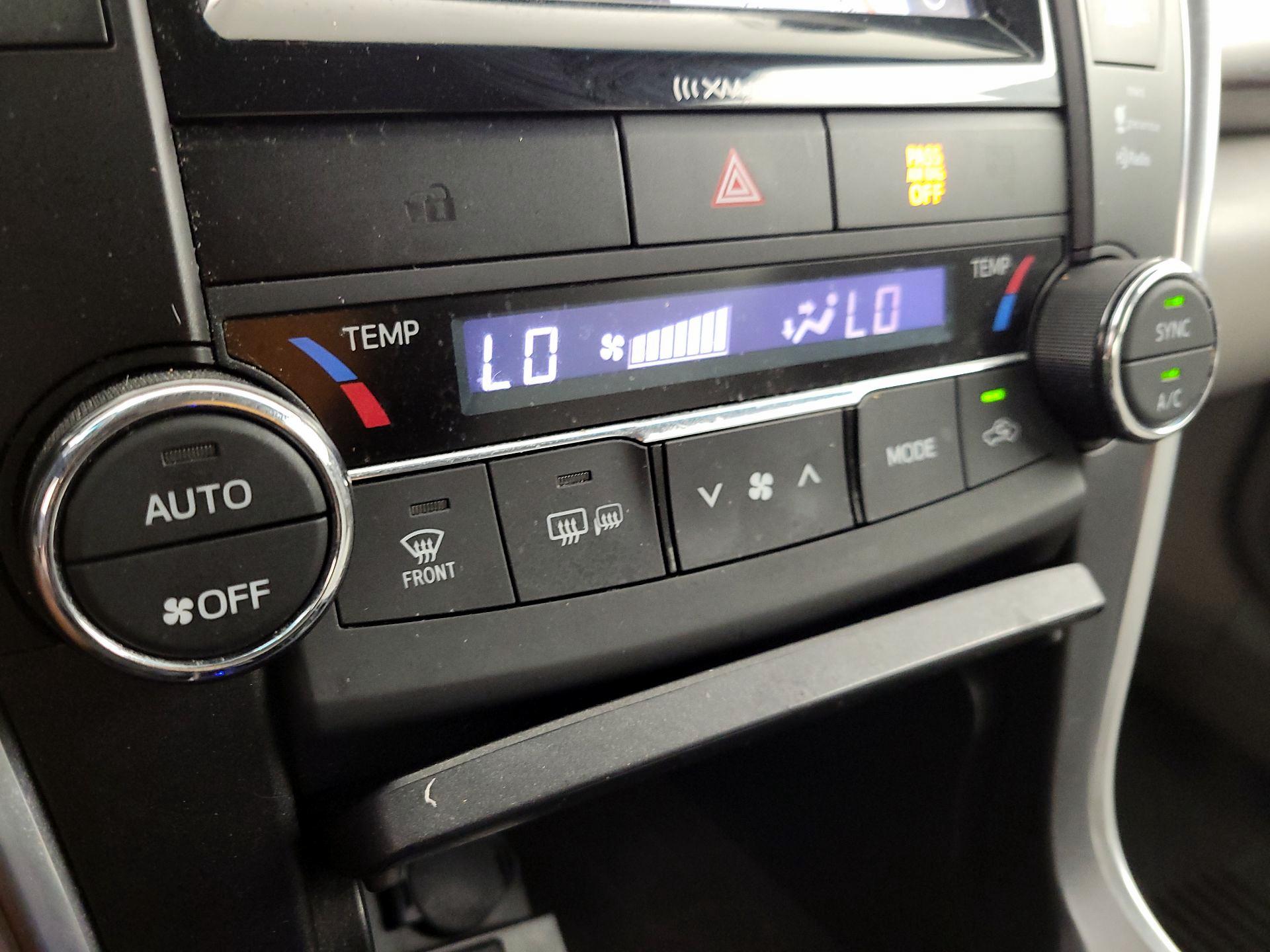 Thumbnail: 2016 Toyota Camry - 16