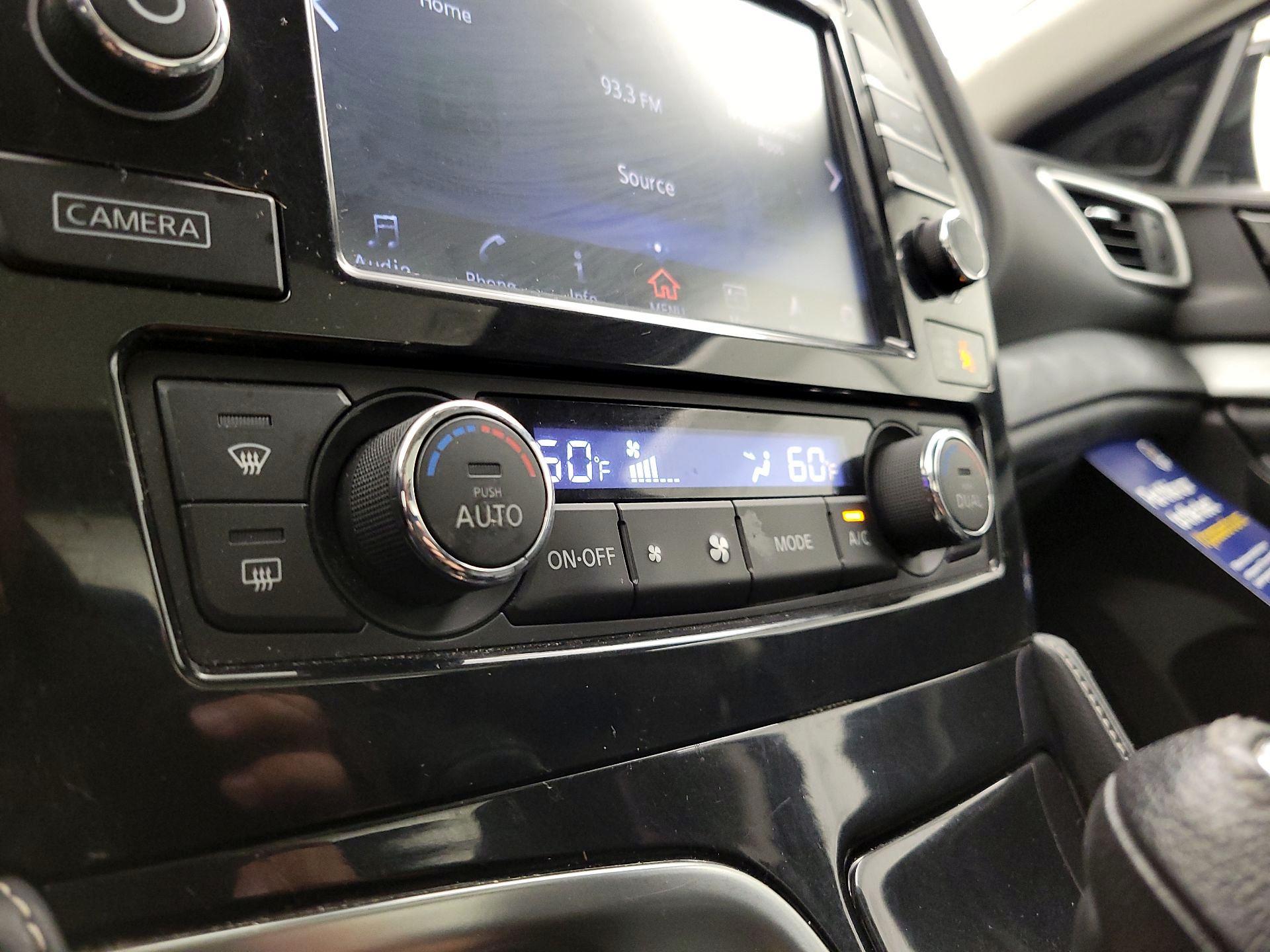 Thumbnail: 2016 Nissan Maxima - 17
