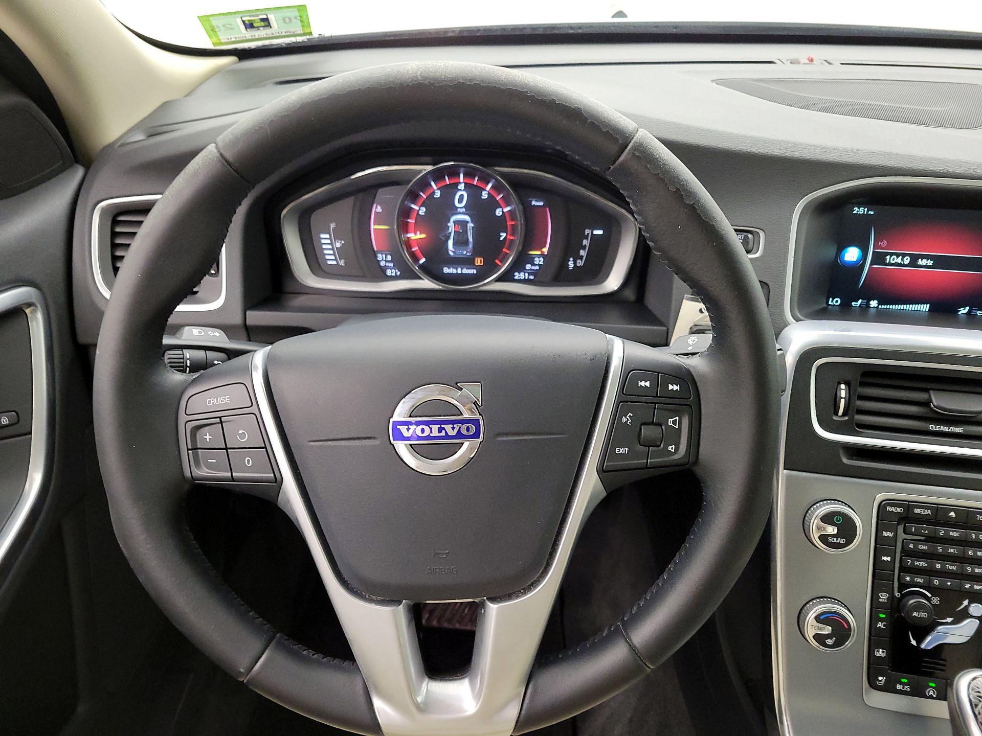 Thumbnail: 2017 Volvo S60 - 10