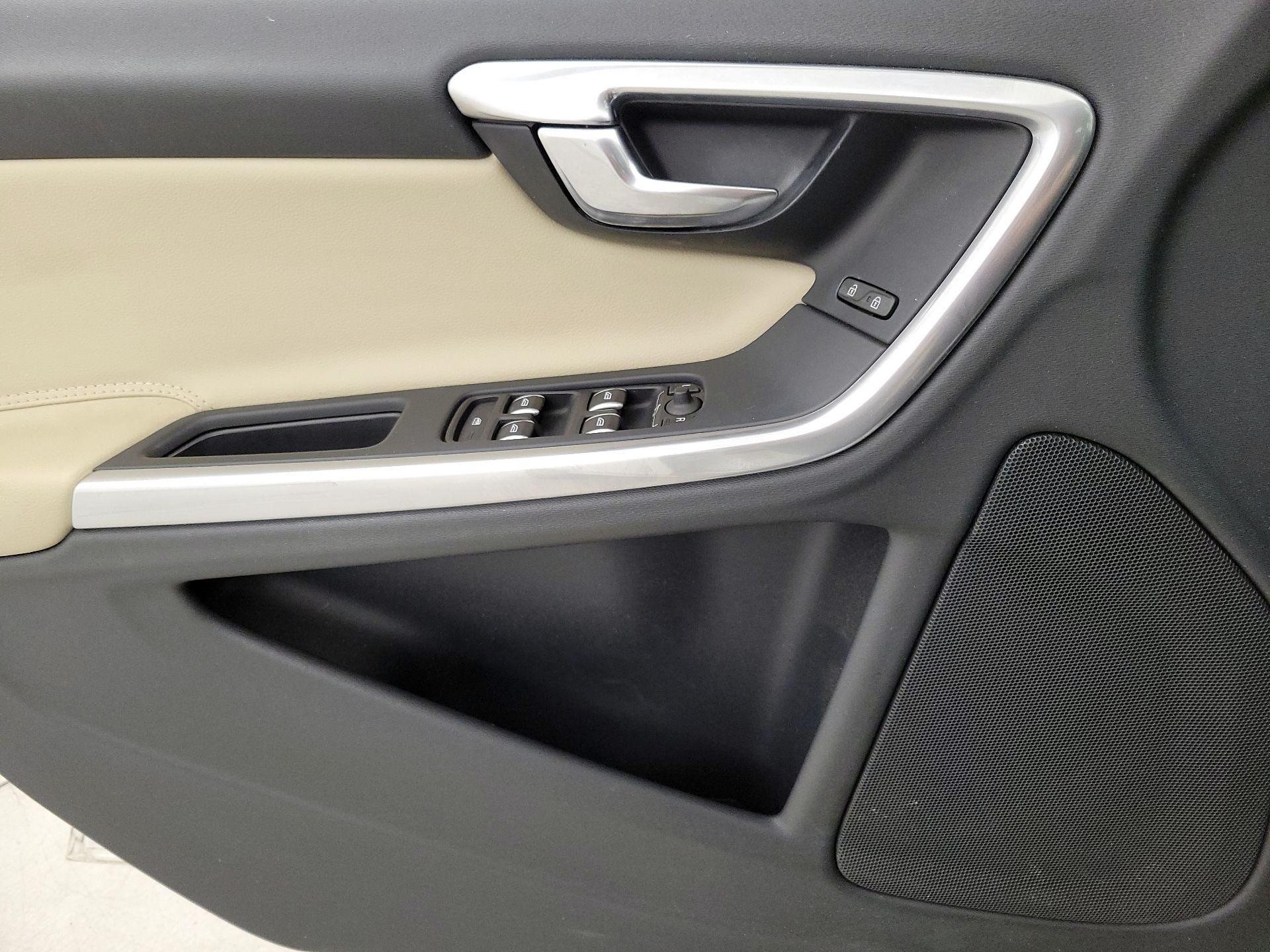 Thumbnail: 2017 Volvo S60 - 12