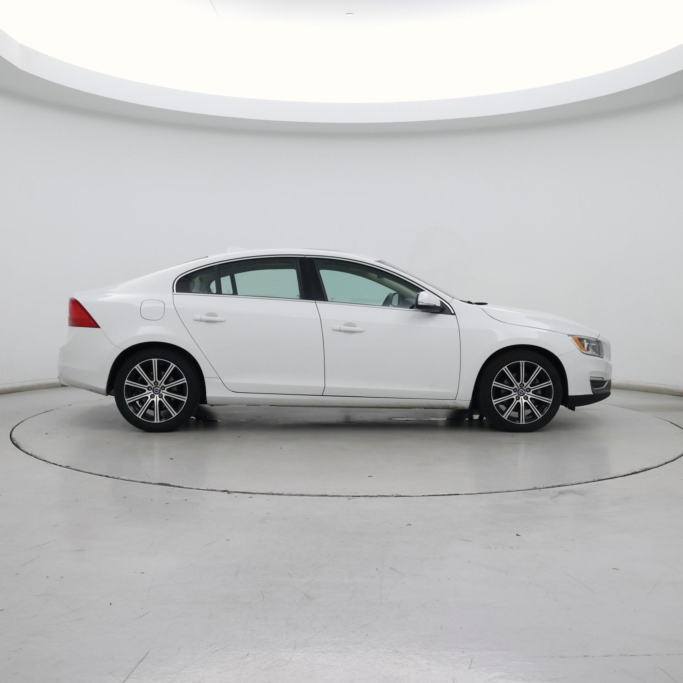 Thumbnail: 2017 Volvo S60 - 7