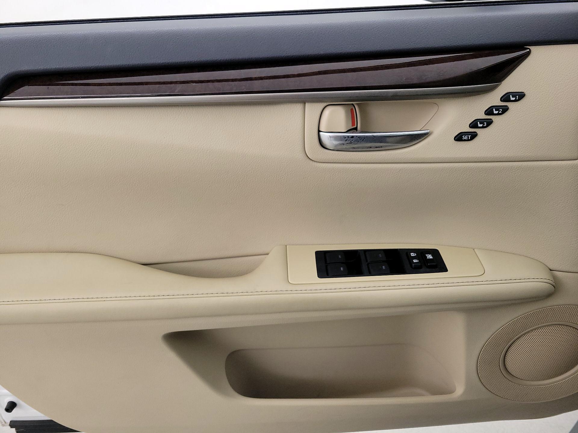 Thumbnail: 2013 Lexus ES - 12