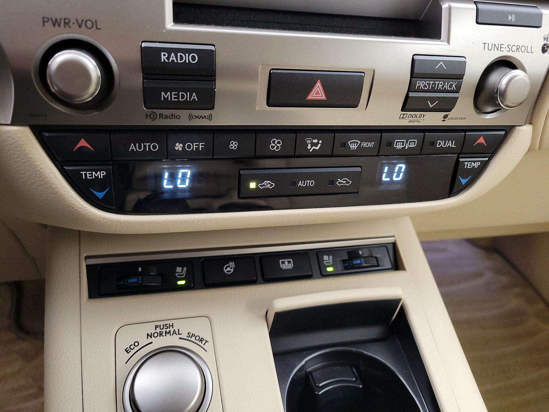 Thumbnail: 2013 Lexus ES - 17