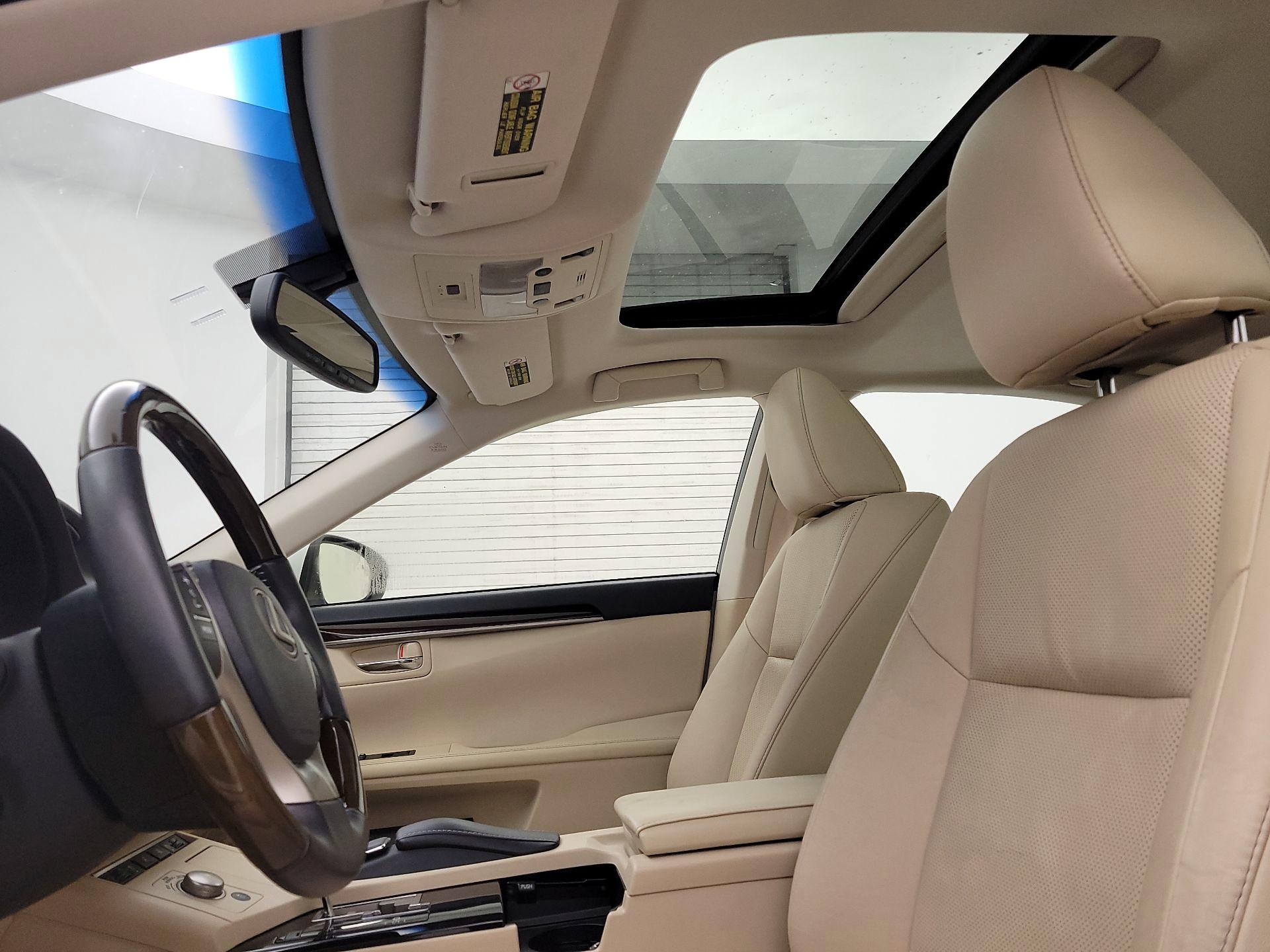 Thumbnail: 2013 Lexus ES - 19
