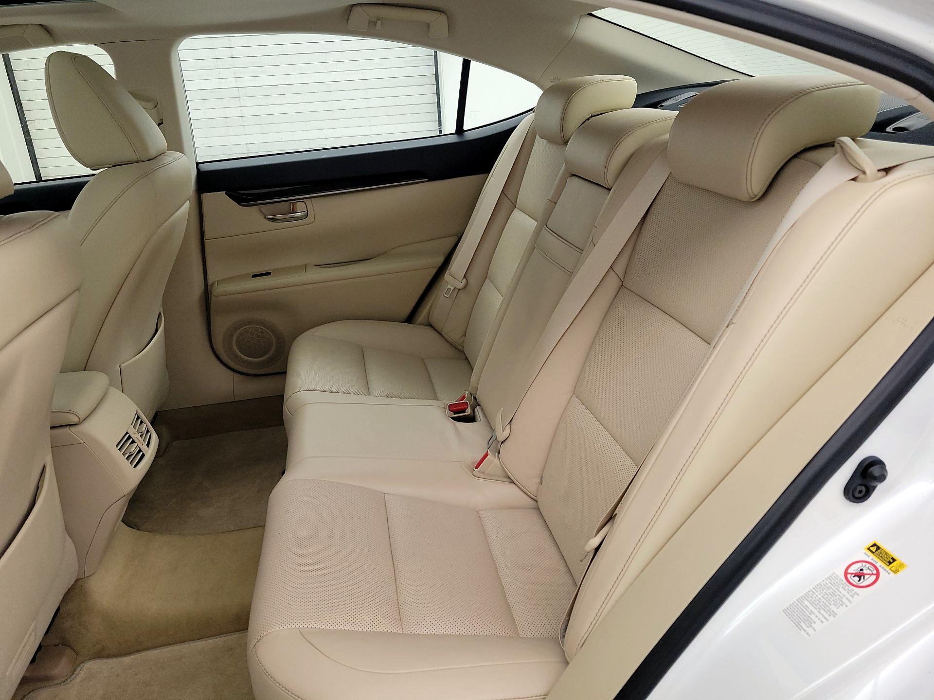 Thumbnail: 2013 Lexus ES - 20