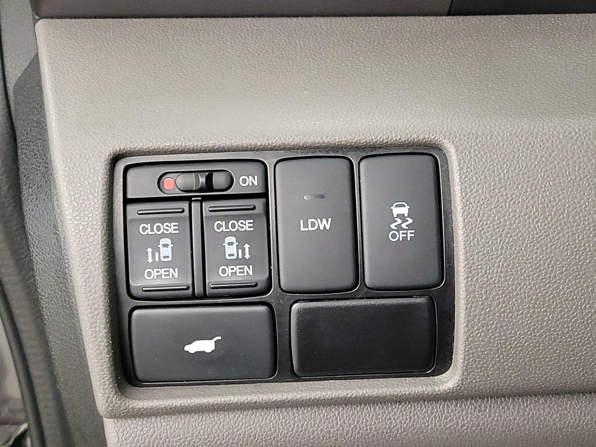 Thumbnail: 2015 Honda Odyssey - 13