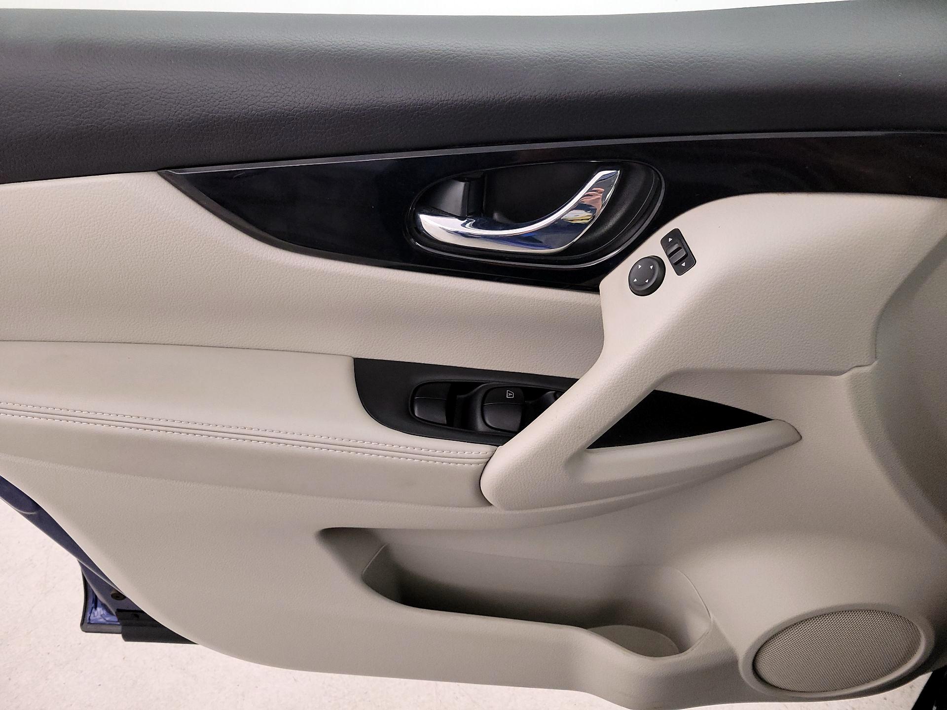 Thumbnail: 2019 Nissan Rogue Sport - 12