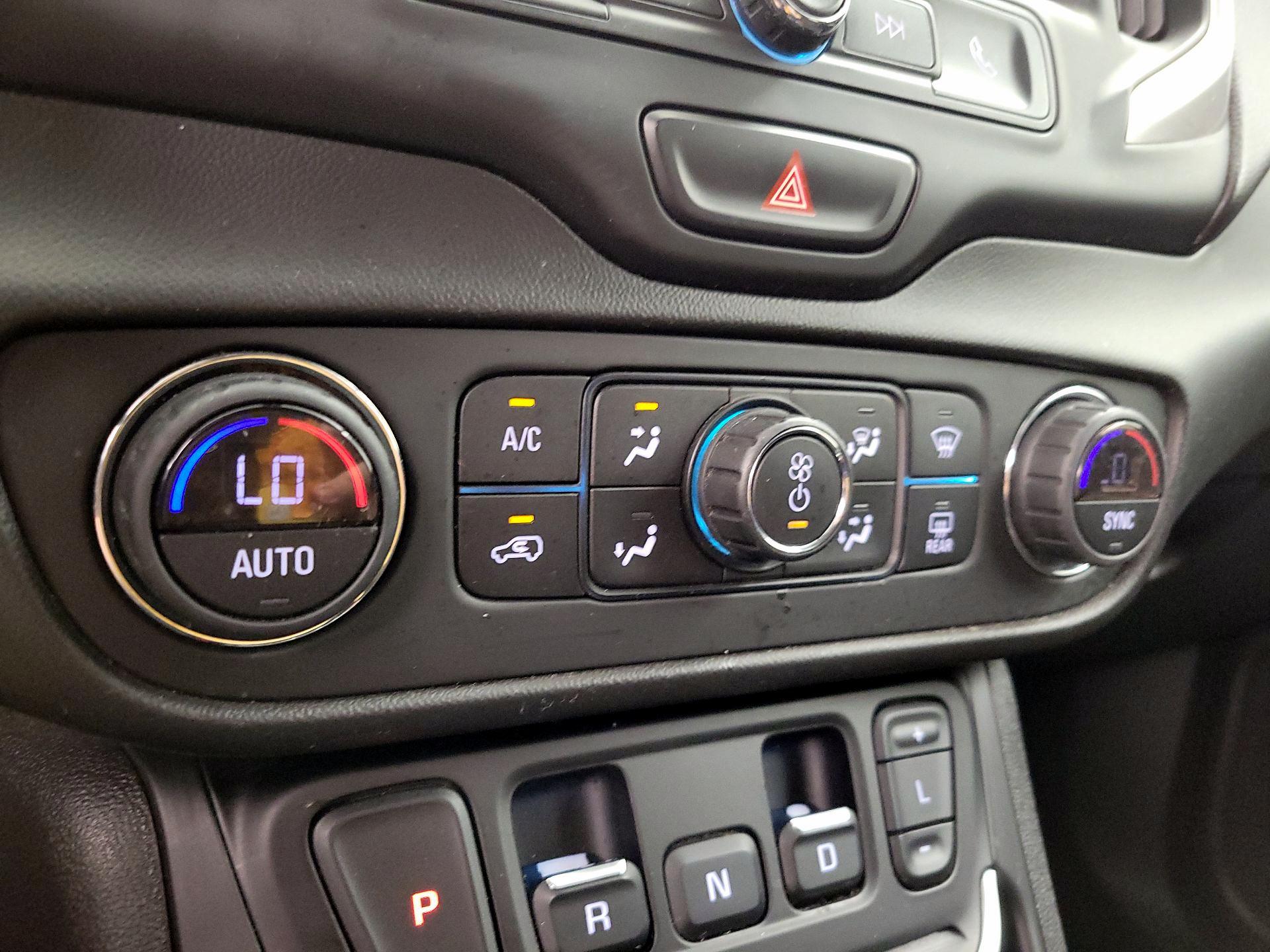 Thumbnail: 2020 GMC Terrain - 16