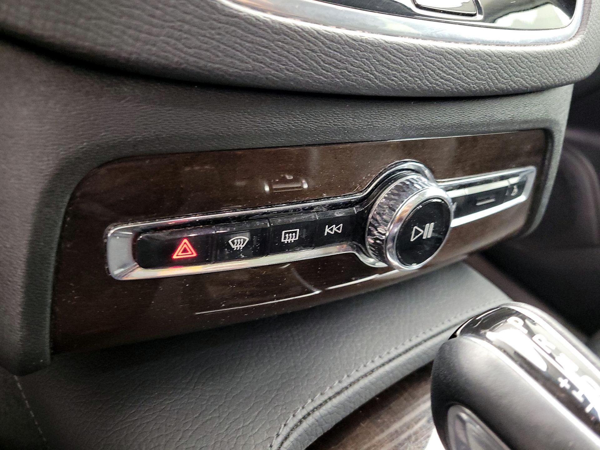 Thumbnail: 2019 Volvo XC90 - 16