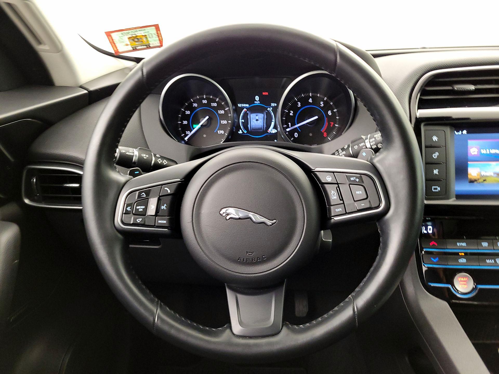 Thumbnail: 2017 Jaguar F-Pace - 10