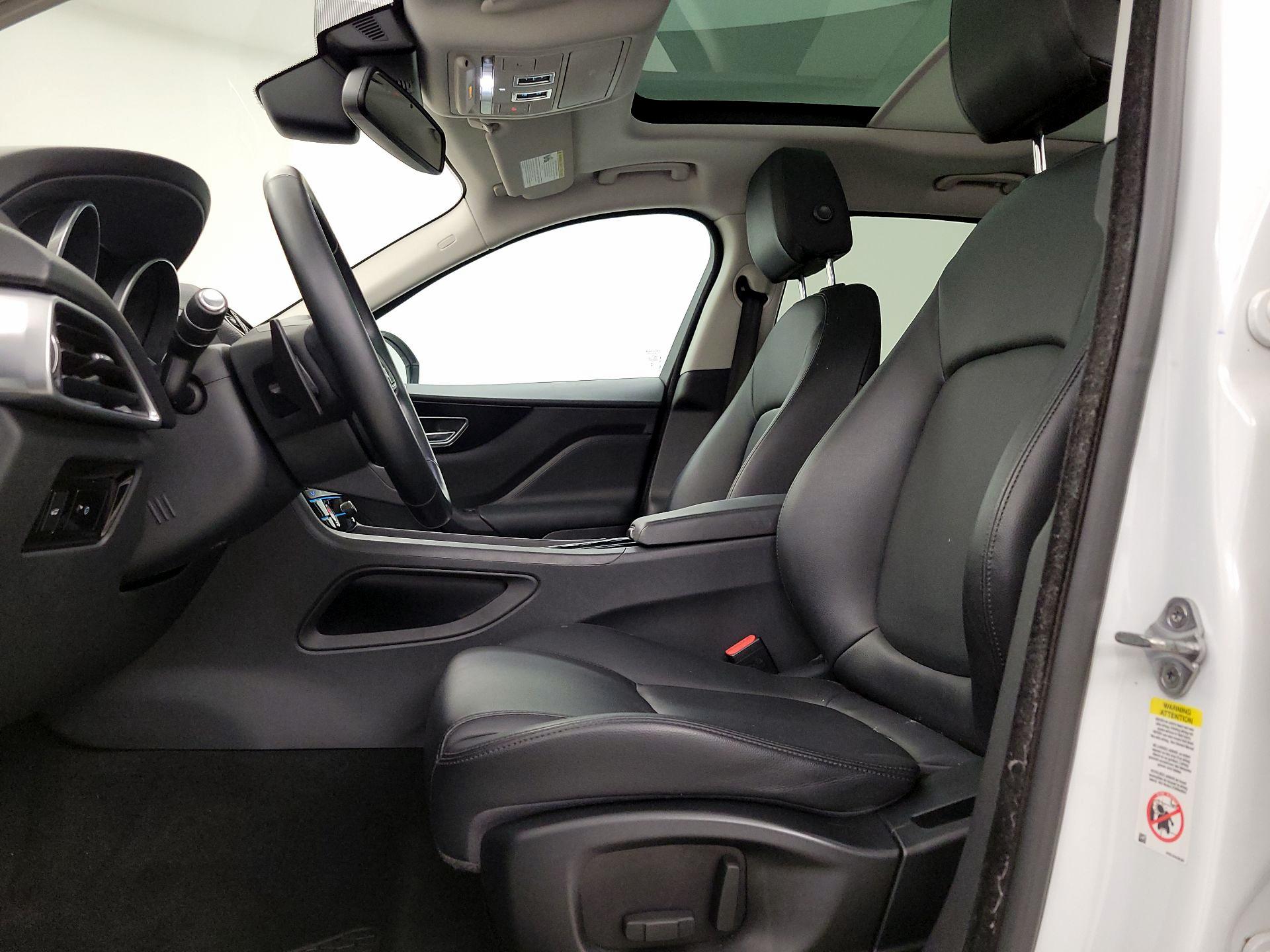 Thumbnail: 2017 Jaguar F-Pace - 11