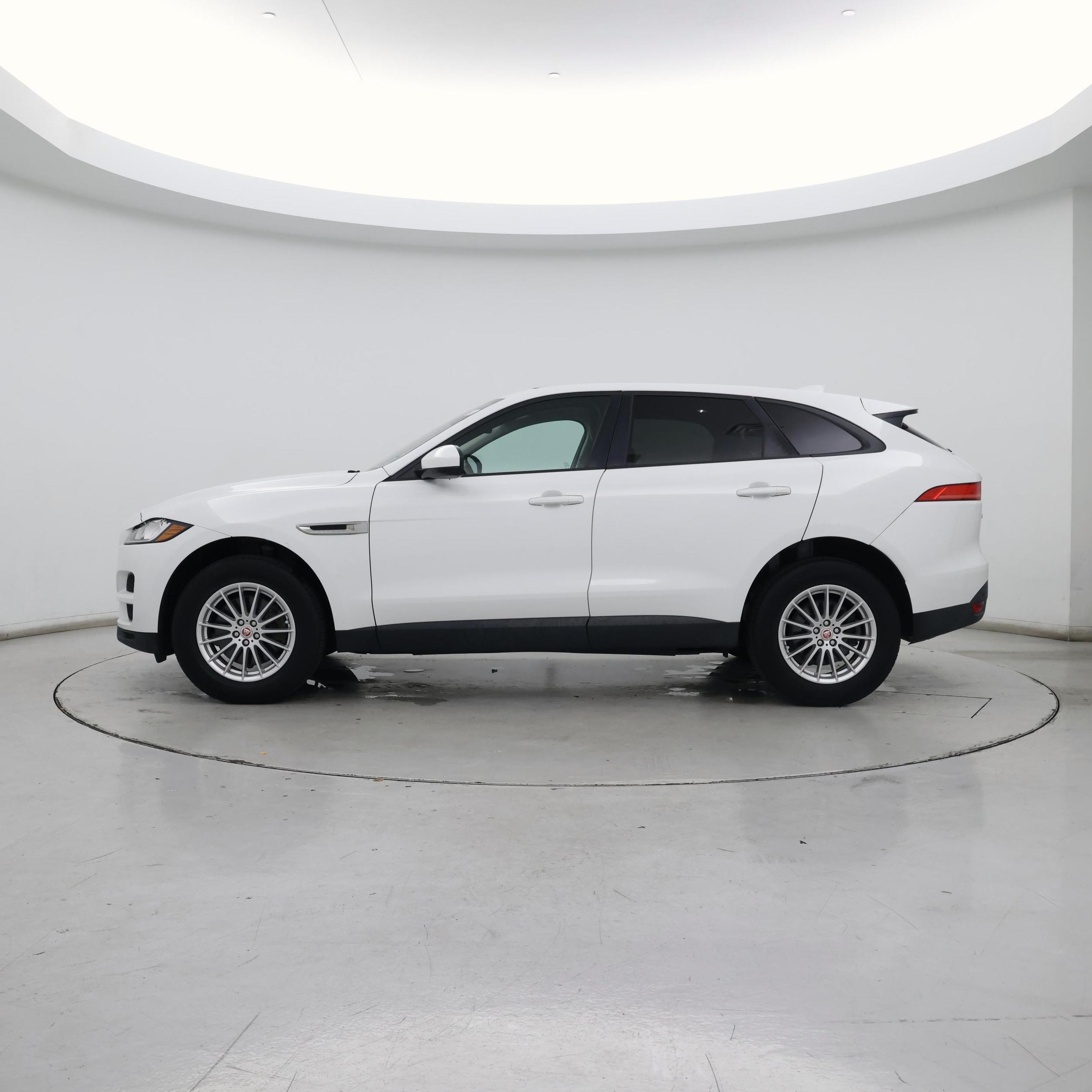 Thumbnail: 2017 Jaguar F-Pace - 3