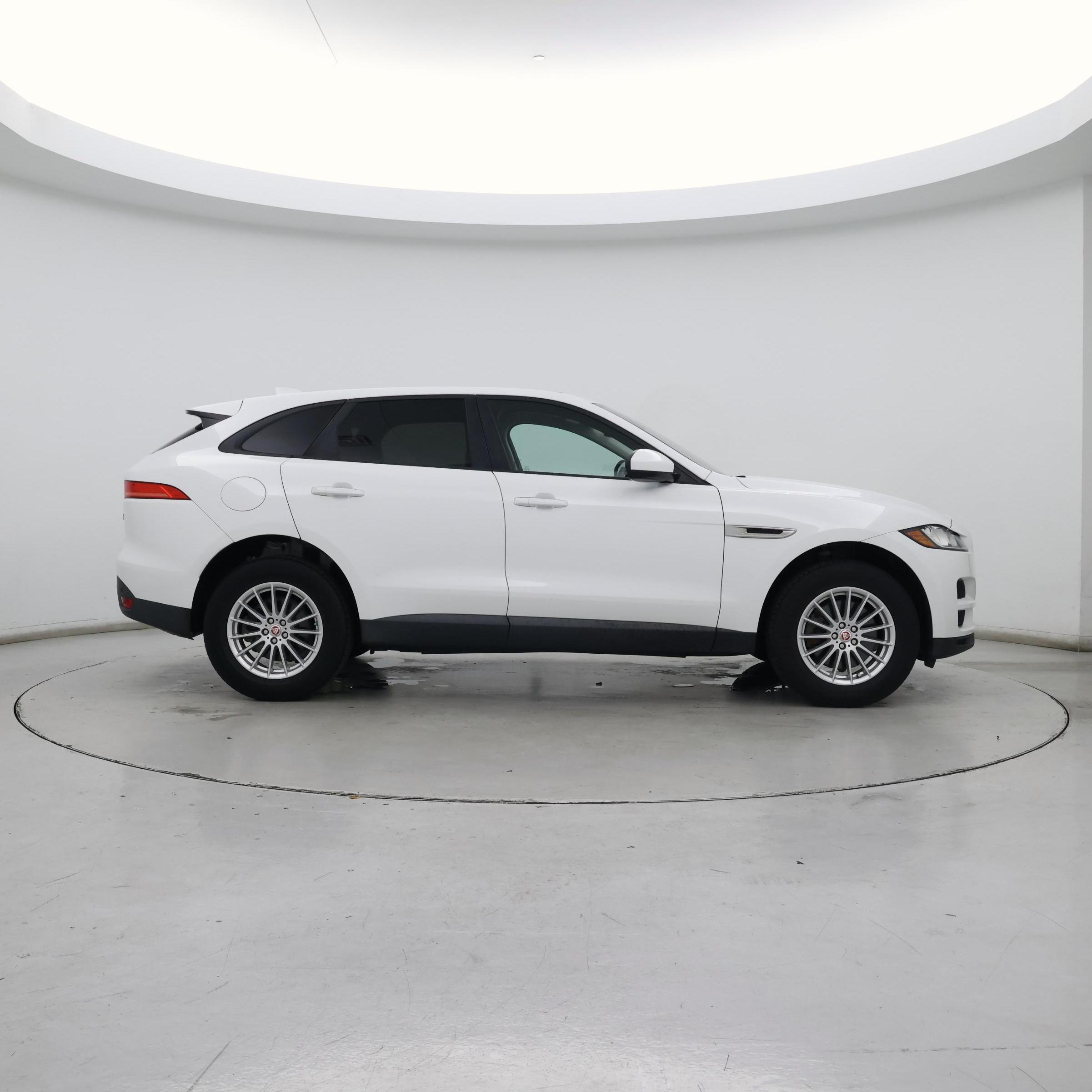 Thumbnail: 2017 Jaguar F-Pace - 7
