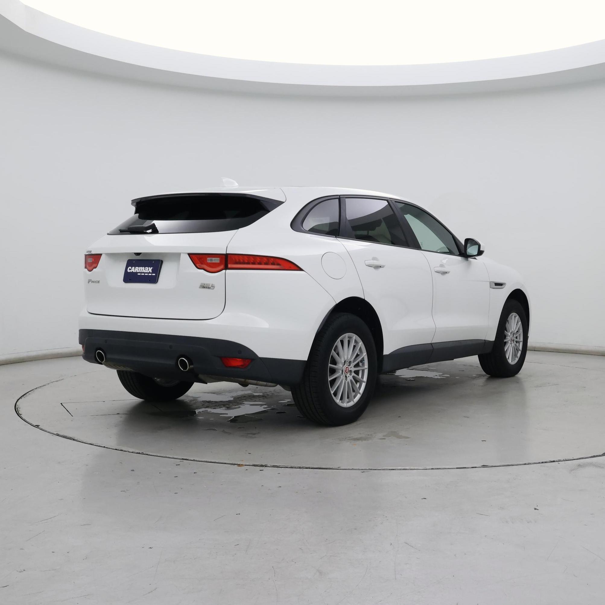 Thumbnail: 2017 Jaguar F-Pace - 8