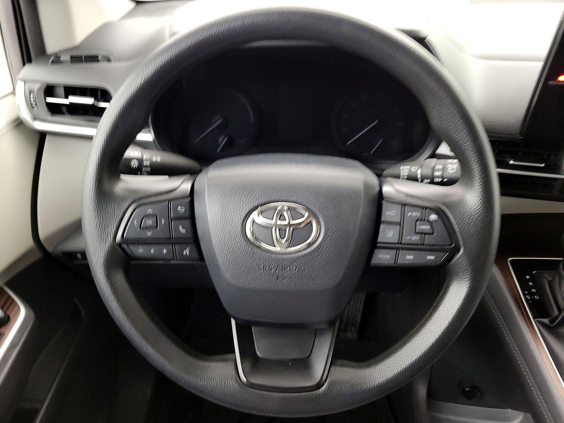 Thumbnail: 2022 Toyota Sienna - 10