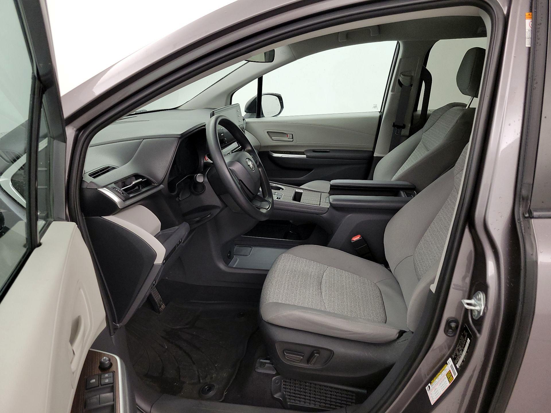 Thumbnail: 2022 Toyota Sienna - 11